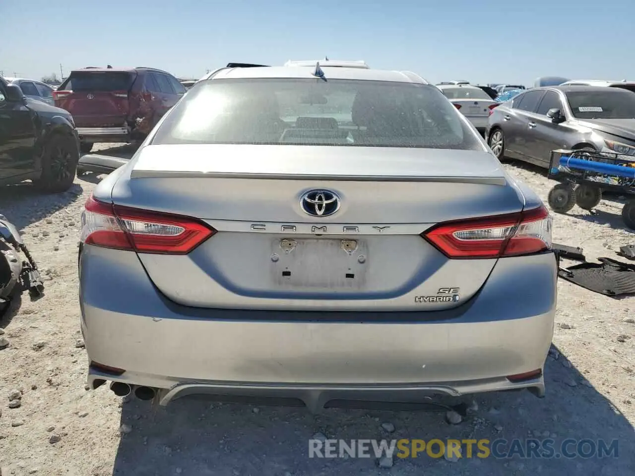 6 Photograph of a damaged car 4T1G31AK7LU546041 TOYOTA CAMRY 2020