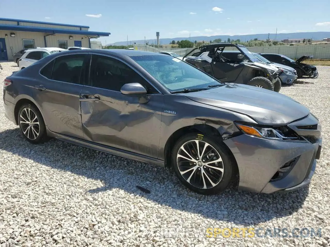 4 Photograph of a damaged car 4T1G31AK8LU542919 TOYOTA CAMRY 2020