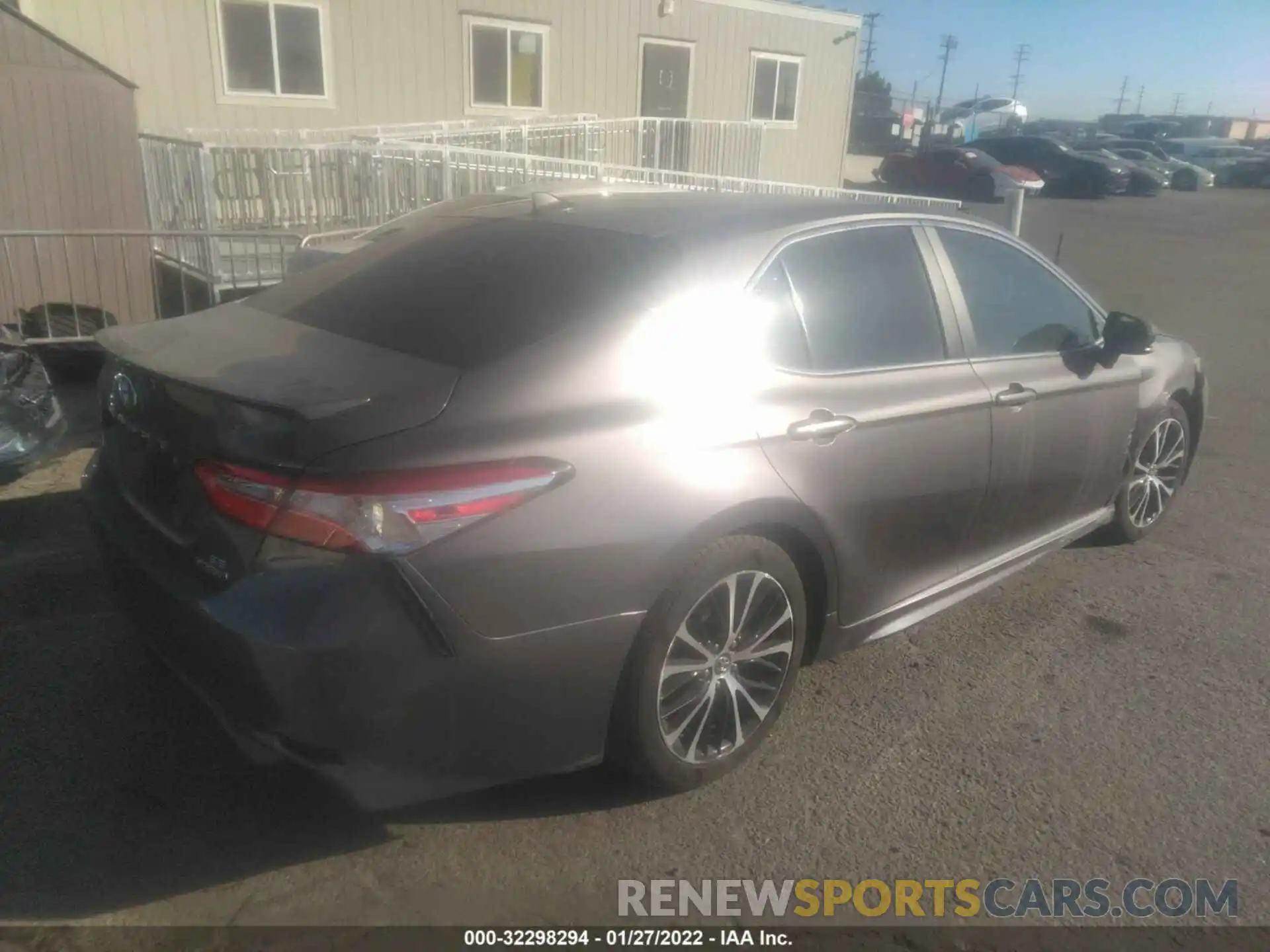 4 Photograph of a damaged car 4T1G31AKXLU012466 TOYOTA CAMRY 2020