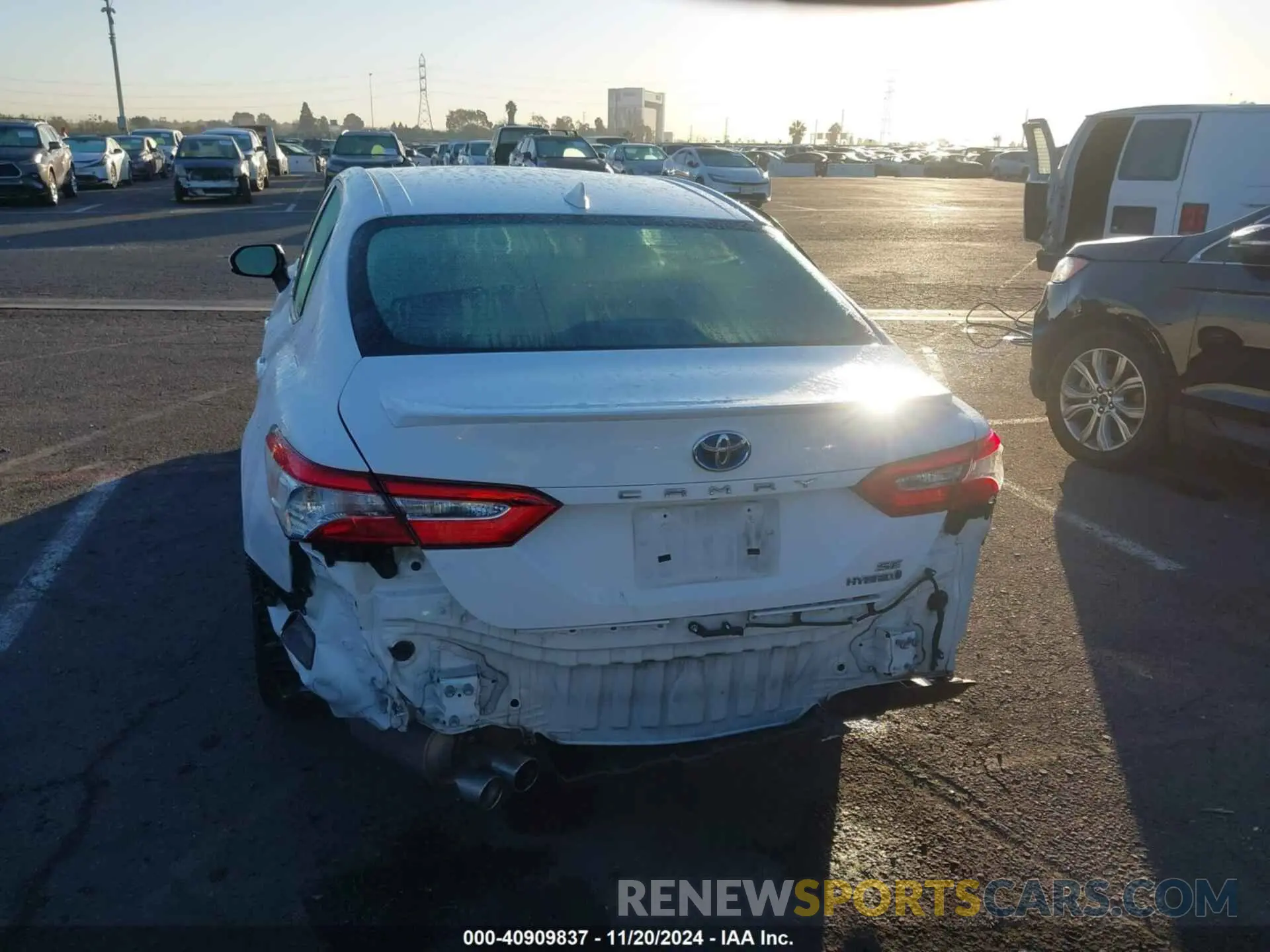 17 Photograph of a damaged car 4T1G31AKXLU519500 TOYOTA CAMRY 2020