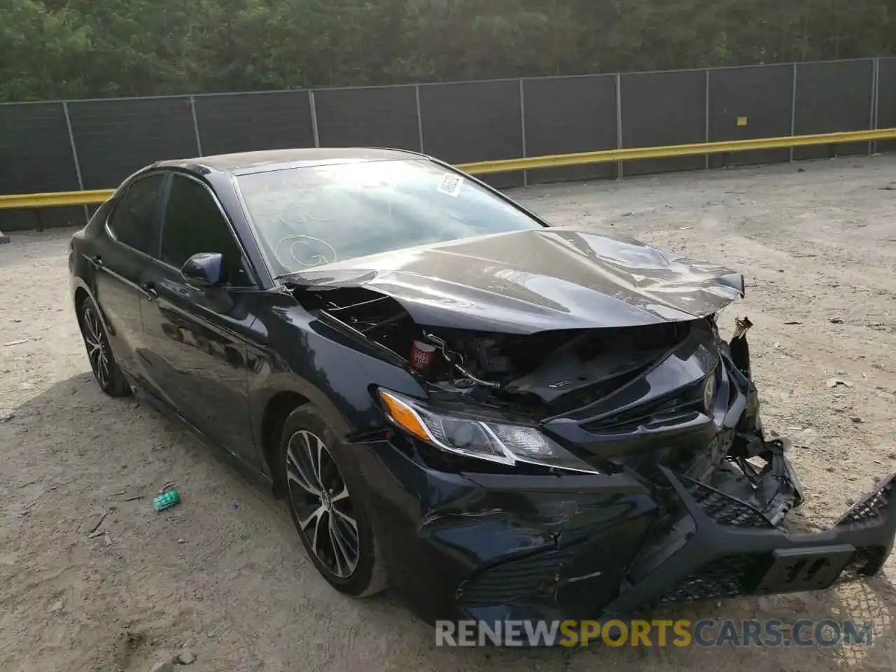 1 Photograph of a damaged car 4T1J11AK0LU321035 TOYOTA CAMRY 2020