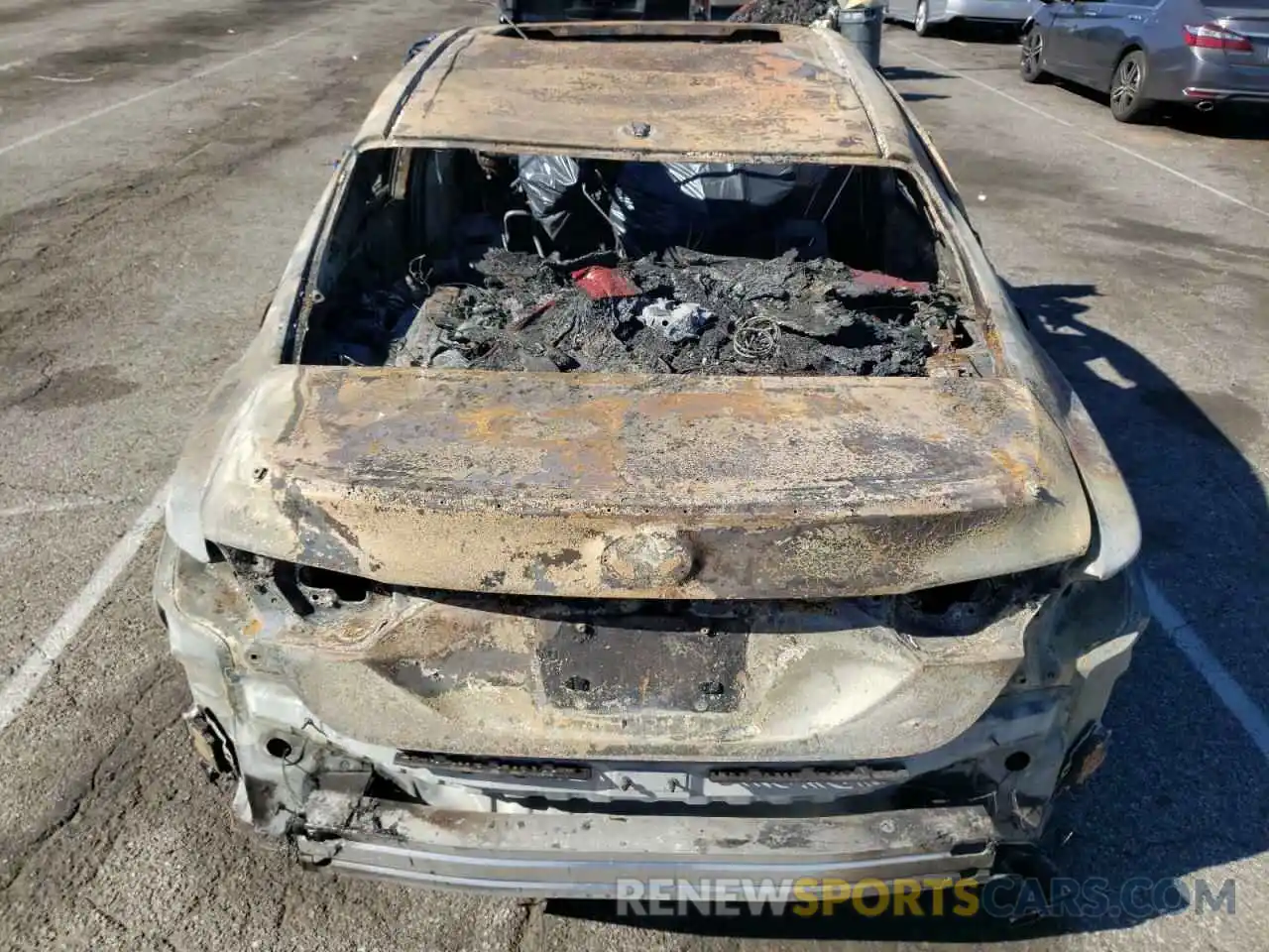 10 Photograph of a damaged car 4T1J11AK1LU323473 TOYOTA CAMRY 2020