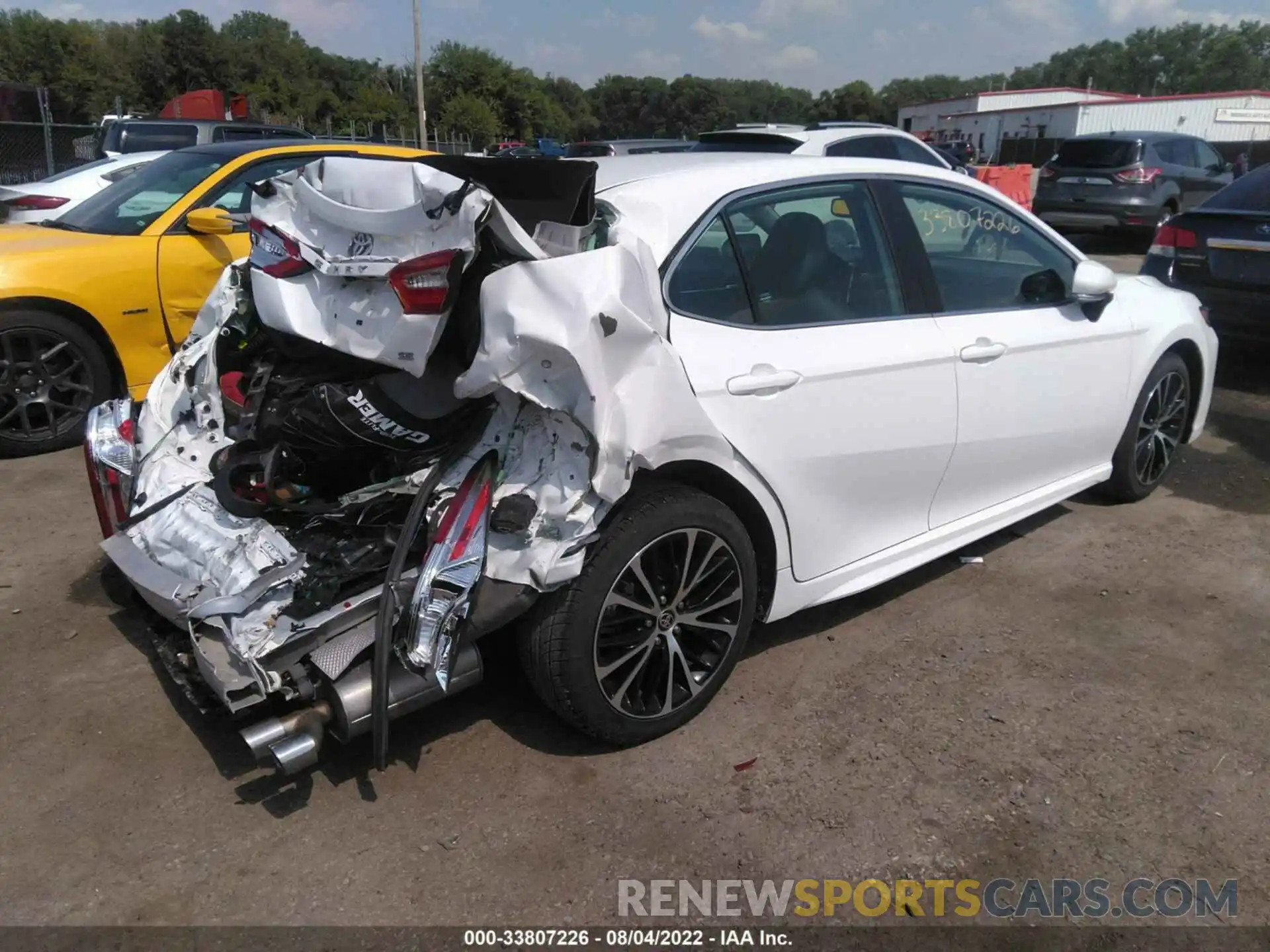 4 Photograph of a damaged car 4T1J11AK1LU362693 TOYOTA CAMRY 2020