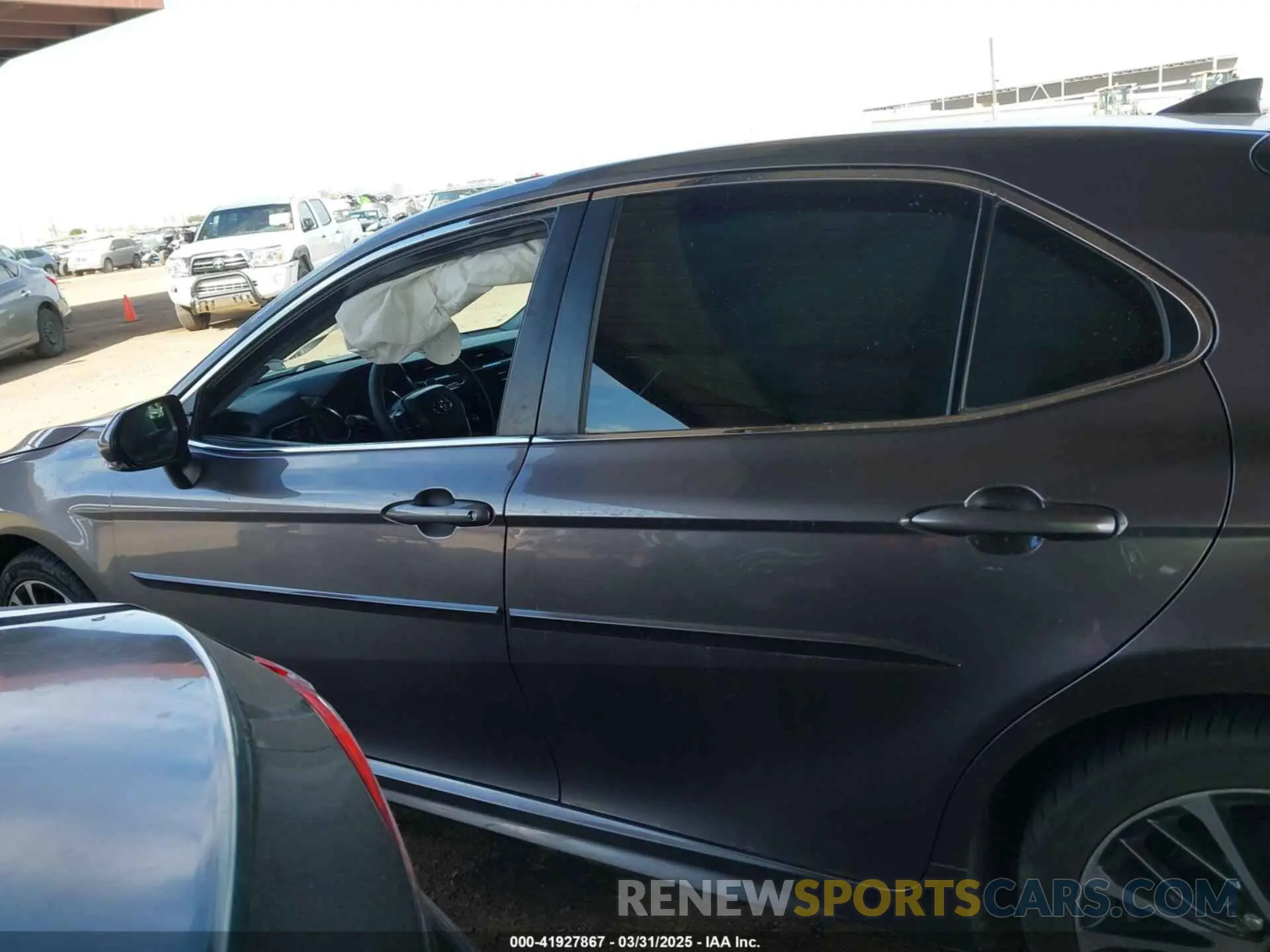 14 Photograph of a damaged car 4T1J11AK3LU941295 TOYOTA CAMRY 2020
