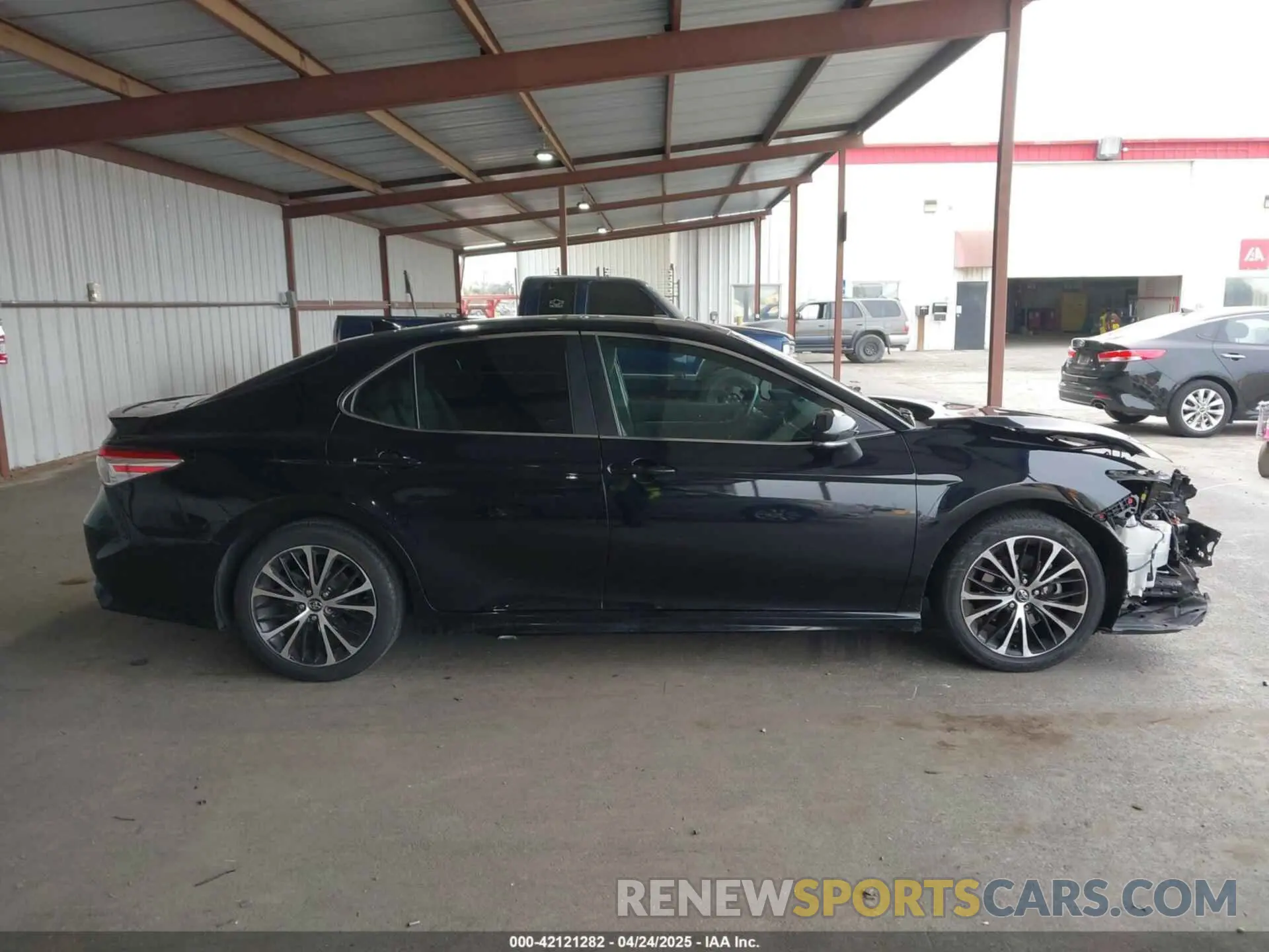 14 Photograph of a damaged car 4T1J11AK5LU339174 TOYOTA CAMRY 2020