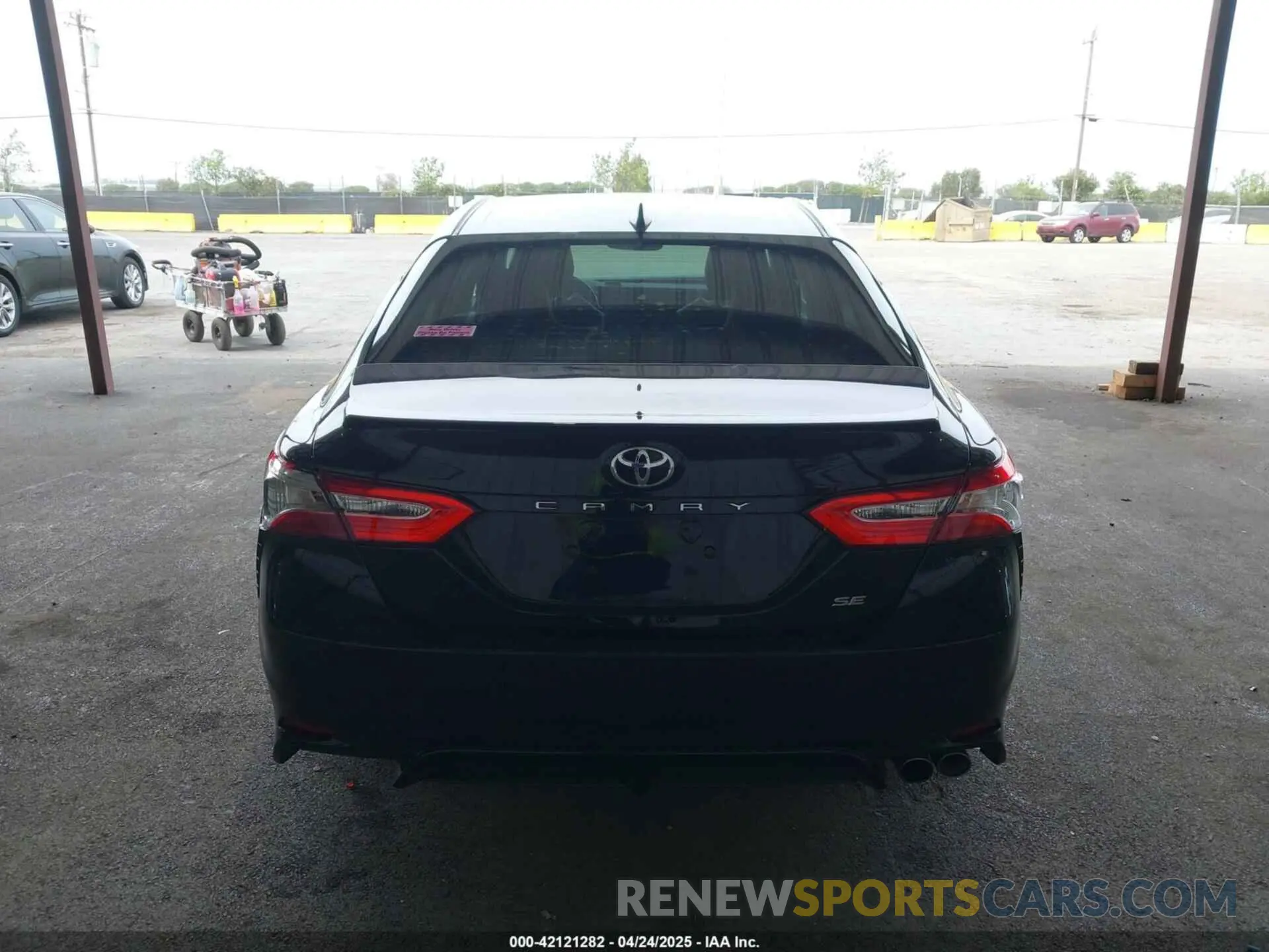 17 Photograph of a damaged car 4T1J11AK5LU339174 TOYOTA CAMRY 2020