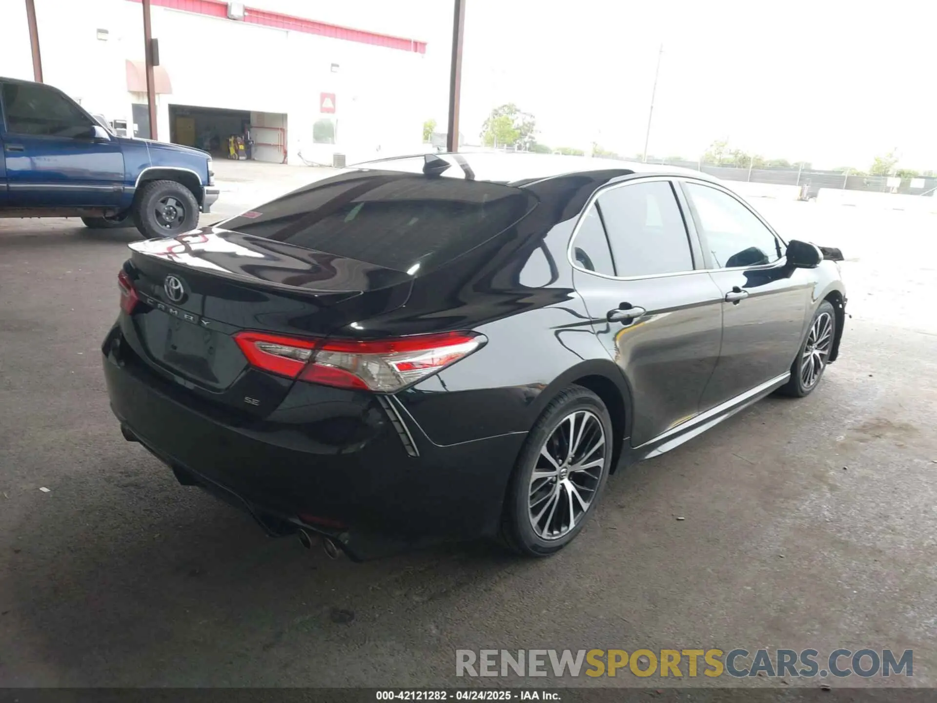4 Photograph of a damaged car 4T1J11AK5LU339174 TOYOTA CAMRY 2020