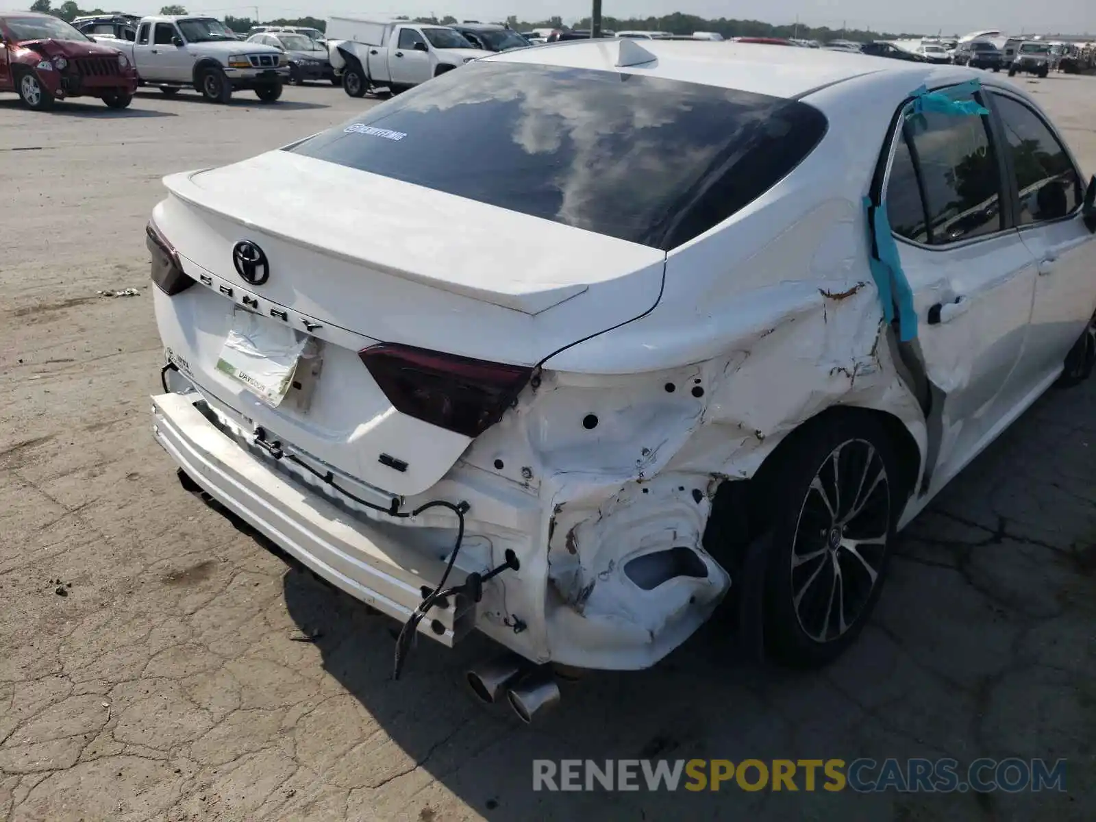 9 Photograph of a damaged car 4T1J11AK5LU935515 TOYOTA CAMRY 2020