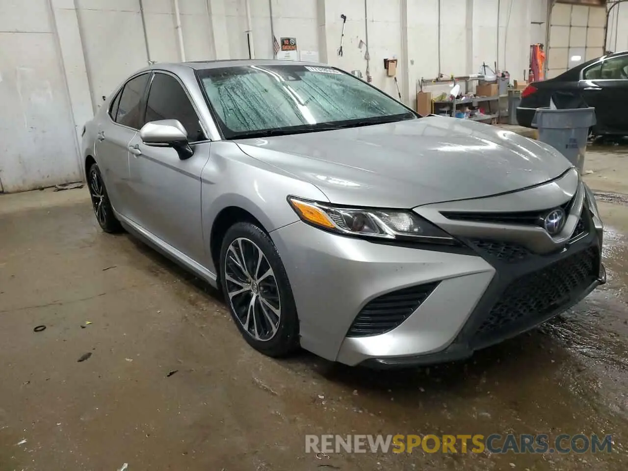 4 Photograph of a damaged car 4T1J11AK6LU858363 TOYOTA CAMRY 2020