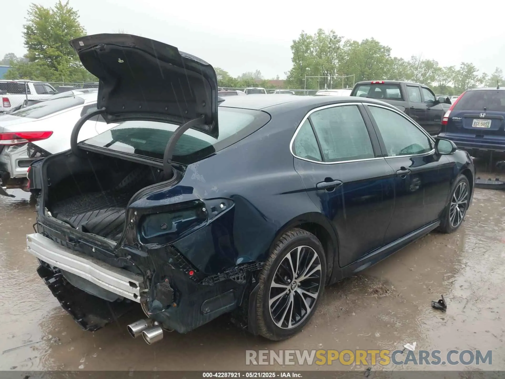 4 Photograph of a damaged car 4T1J11AK6LU998946 TOYOTA CAMRY 2020