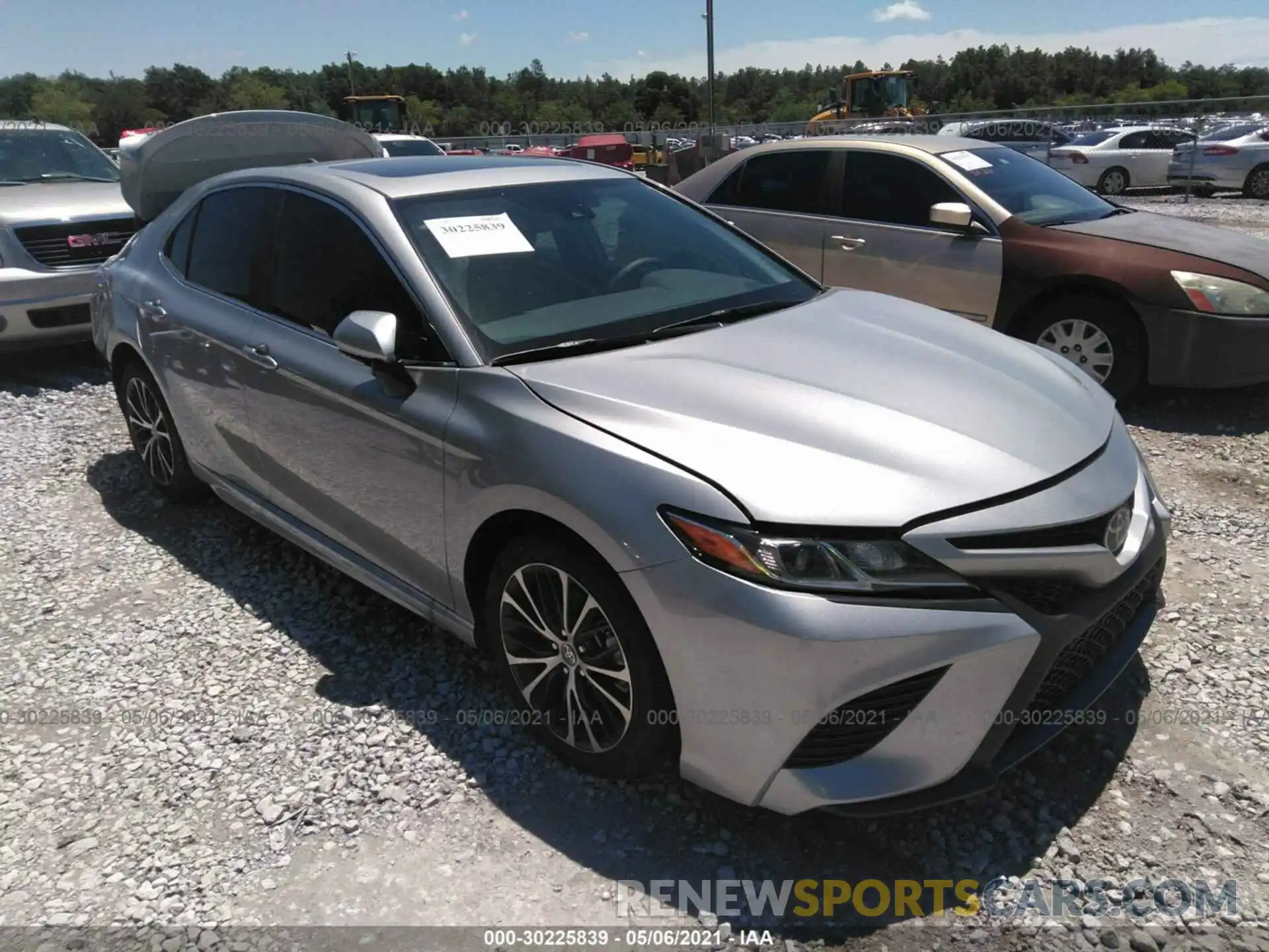 1 Photograph of a damaged car 4T1J11AK7LU399635 TOYOTA CAMRY 2020