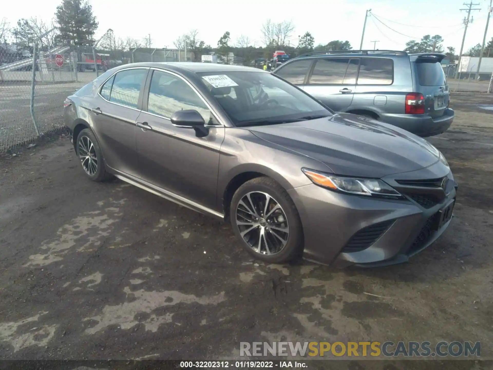 1 Photograph of a damaged car 4T1J11AK7LU961436 TOYOTA CAMRY 2020