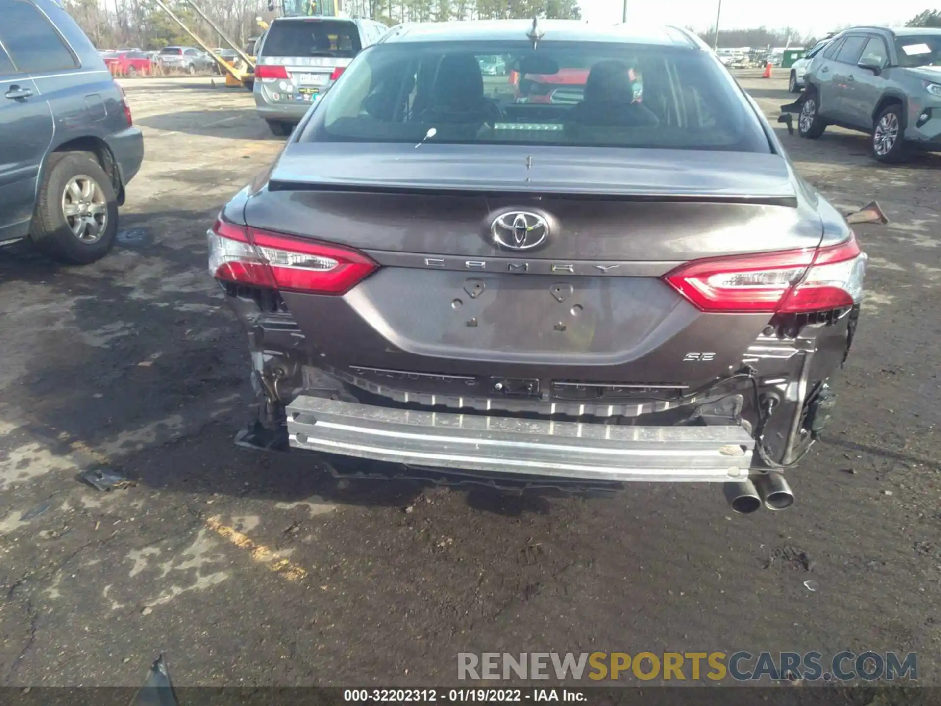 6 Photograph of a damaged car 4T1J11AK7LU961436 TOYOTA CAMRY 2020