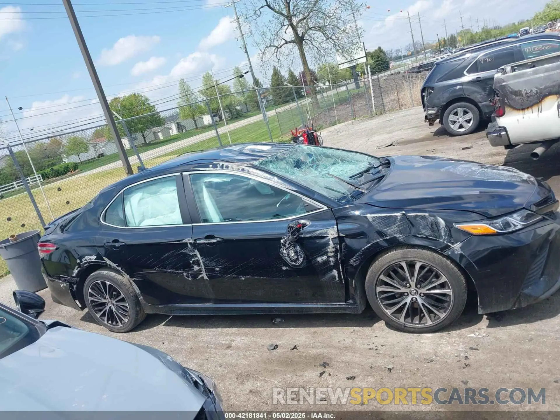 13 Photograph of a damaged car 4T1J11AK8LU862138 TOYOTA CAMRY 2020