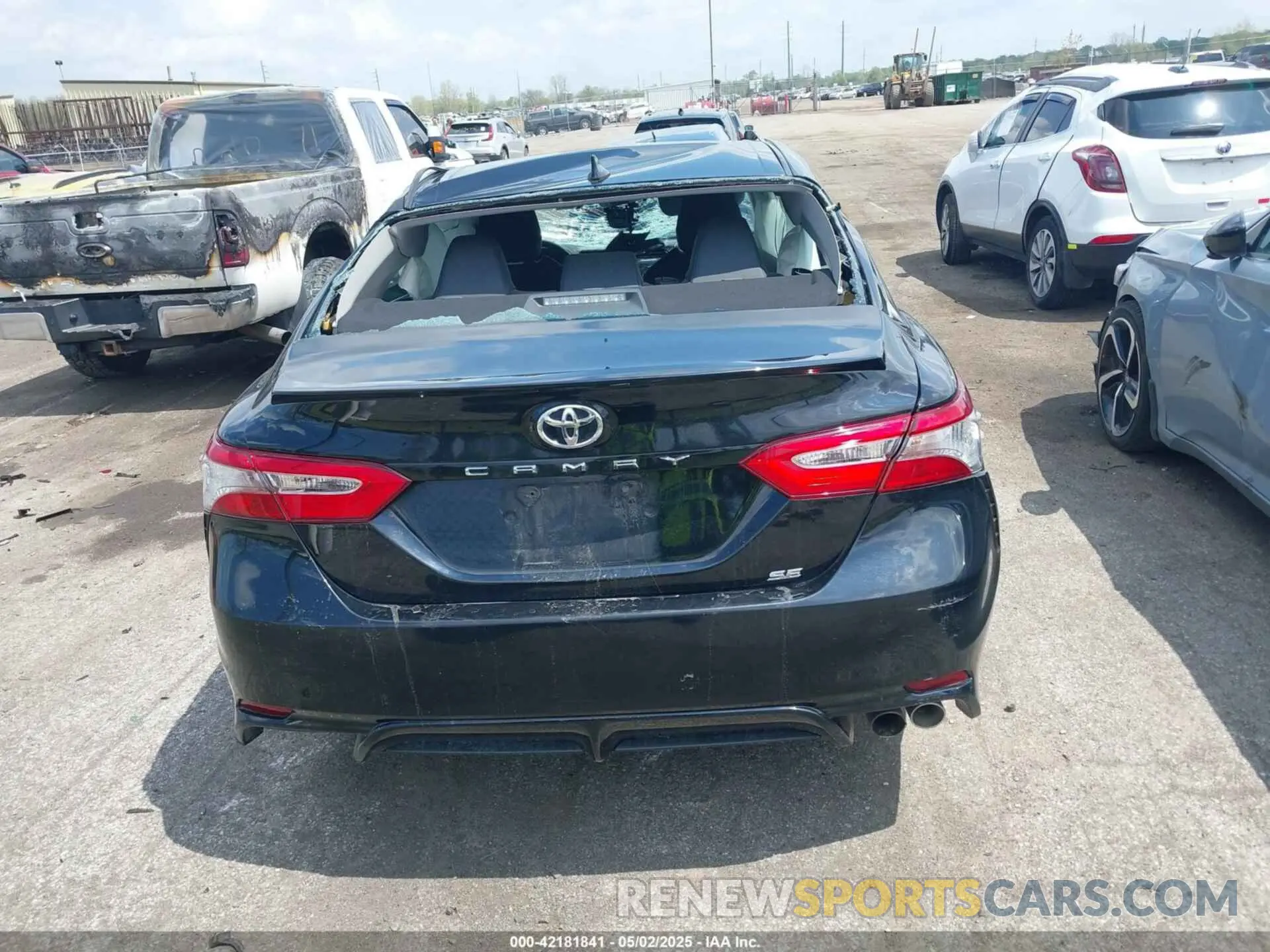 16 Photograph of a damaged car 4T1J11AK8LU862138 TOYOTA CAMRY 2020