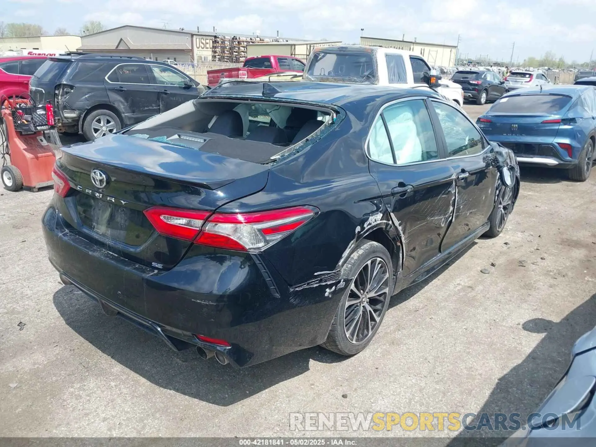 4 Photograph of a damaged car 4T1J11AK8LU862138 TOYOTA CAMRY 2020