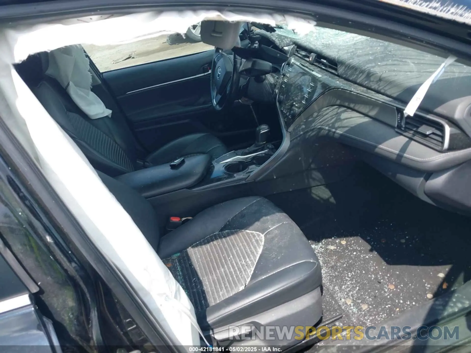 5 Photograph of a damaged car 4T1J11AK8LU862138 TOYOTA CAMRY 2020