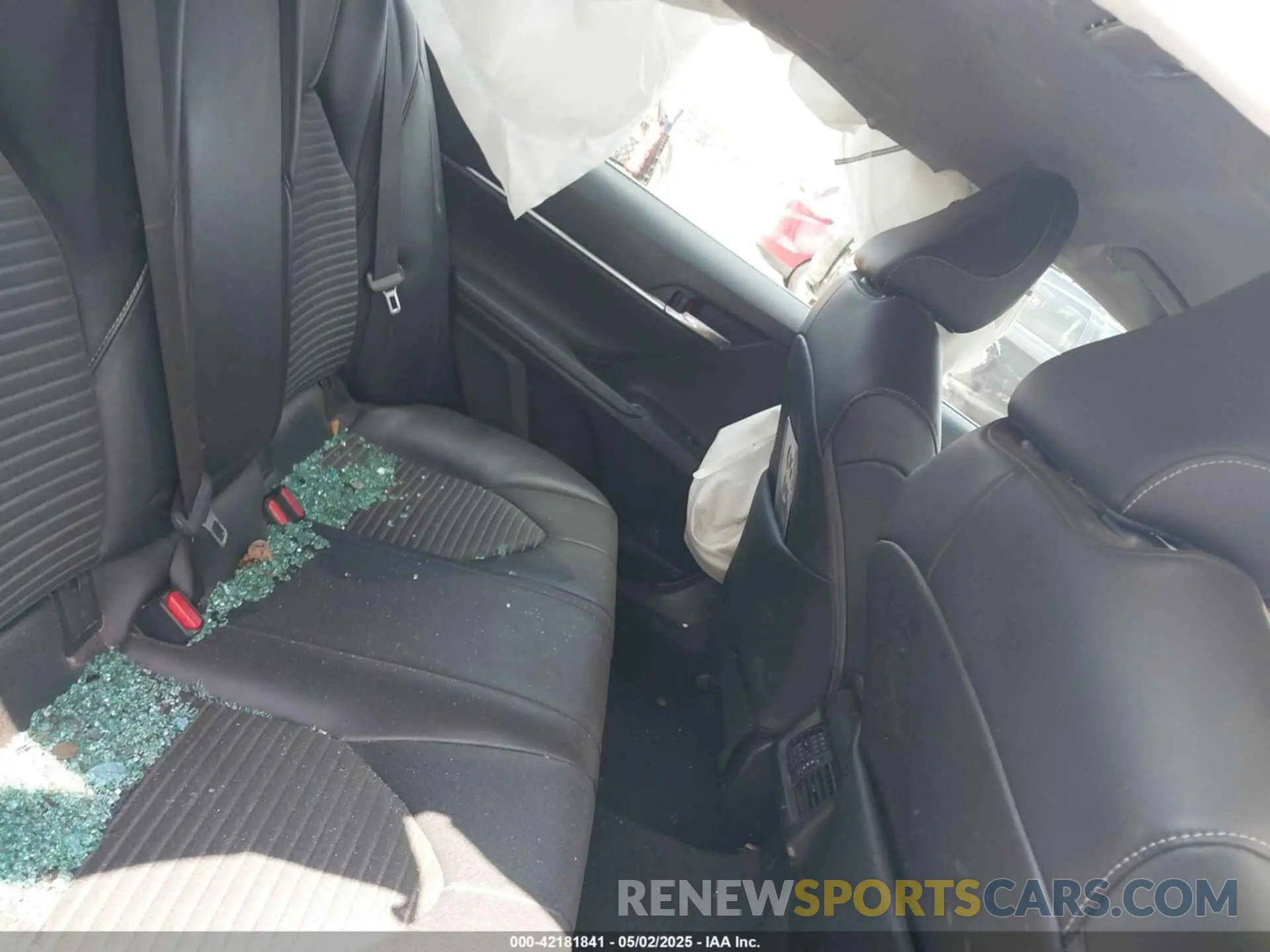 8 Photograph of a damaged car 4T1J11AK8LU862138 TOYOTA CAMRY 2020