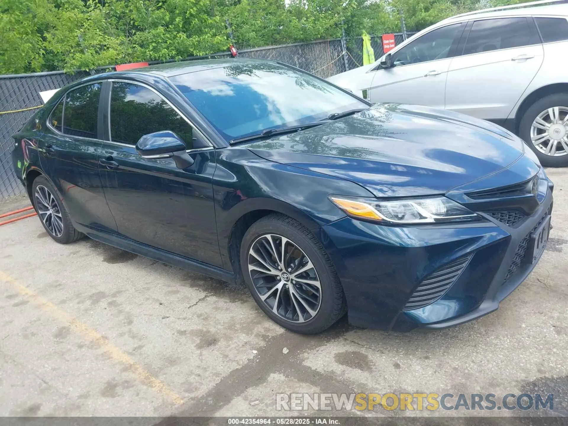 1 Photograph of a damaged car 4T1J11AK8LU935461 TOYOTA CAMRY 2020