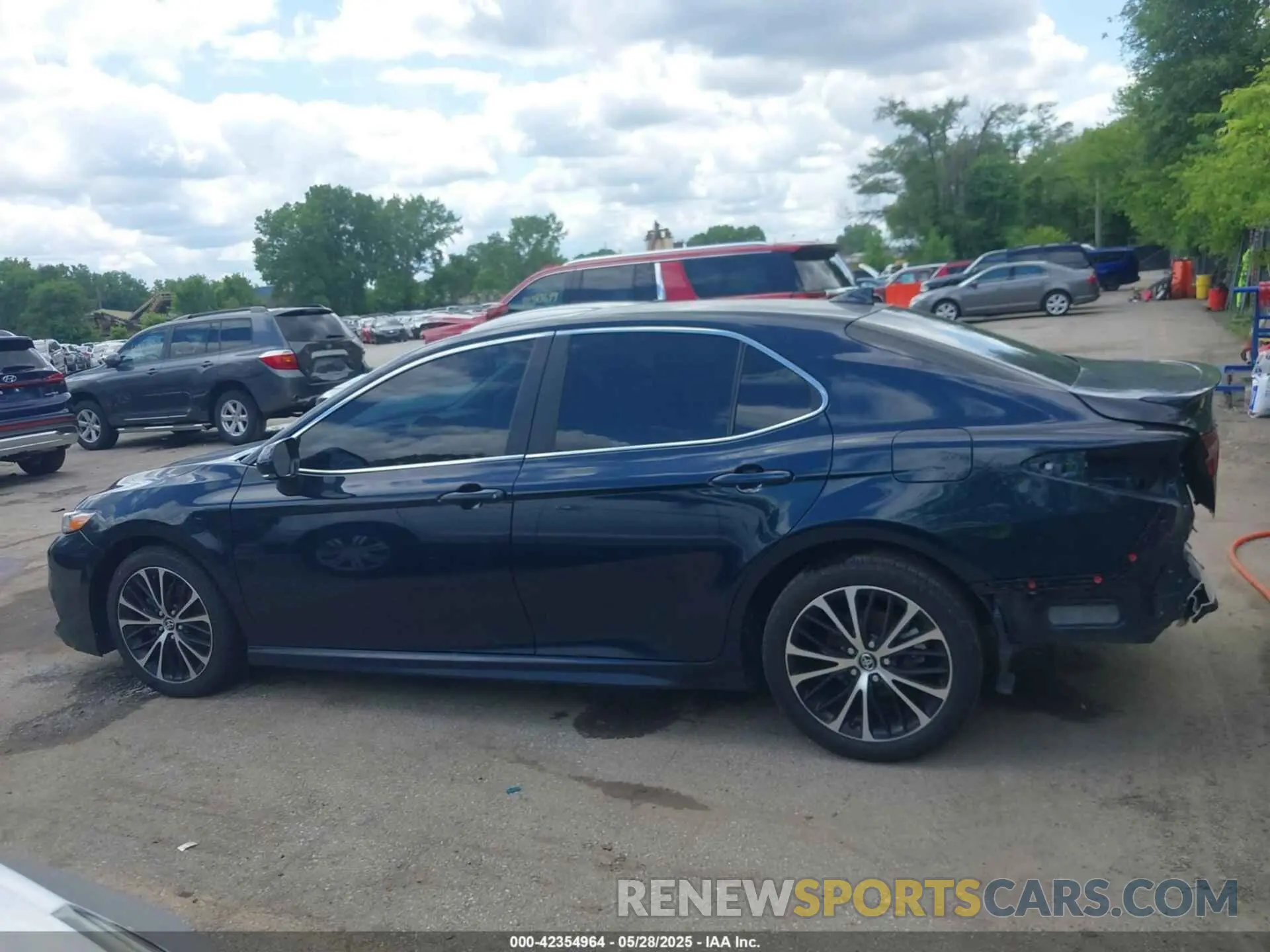 14 Photograph of a damaged car 4T1J11AK8LU935461 TOYOTA CAMRY 2020