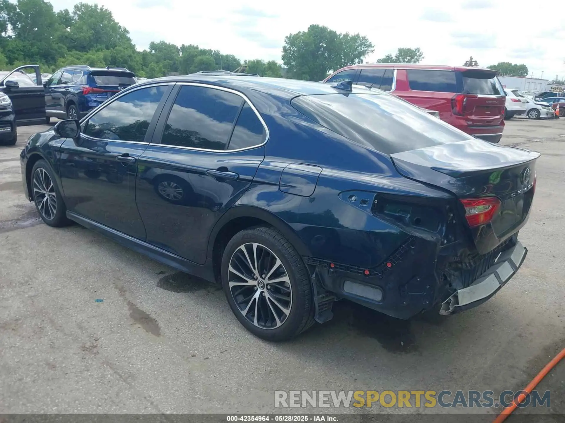 3 Photograph of a damaged car 4T1J11AK8LU935461 TOYOTA CAMRY 2020