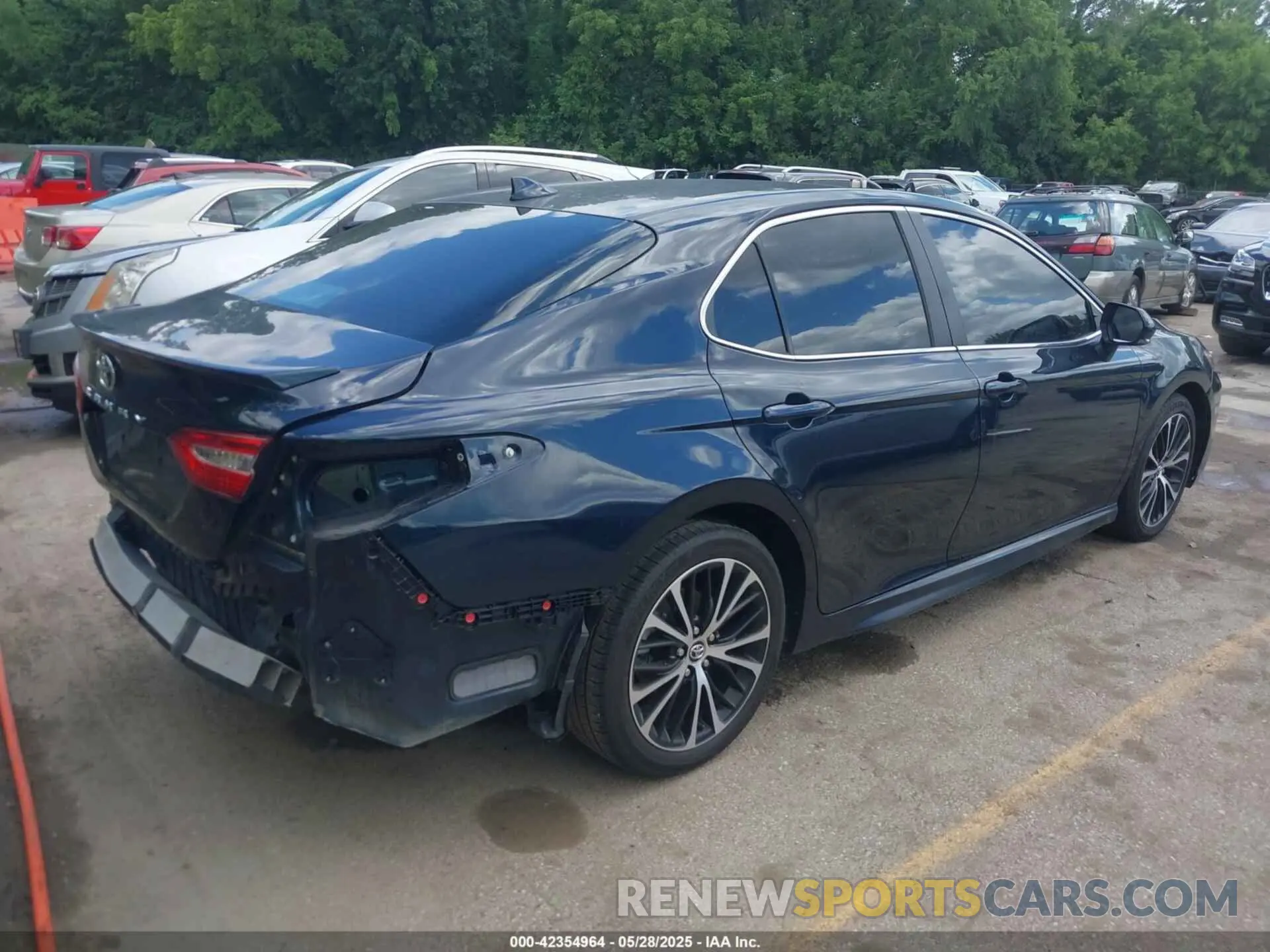 4 Photograph of a damaged car 4T1J11AK8LU935461 TOYOTA CAMRY 2020