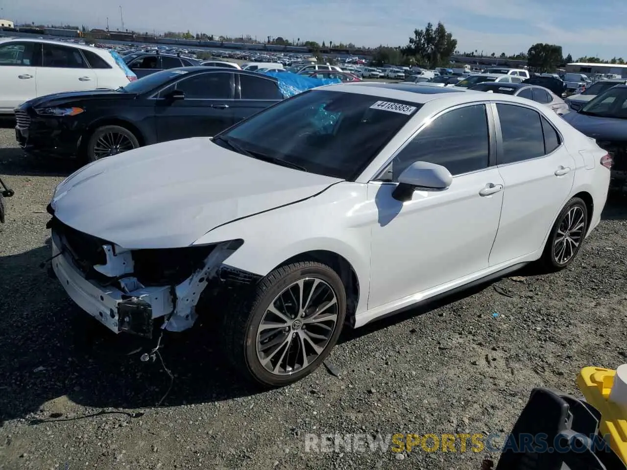 1 Photograph of a damaged car 4T1J11AK8LU962045 TOYOTA CAMRY 2020