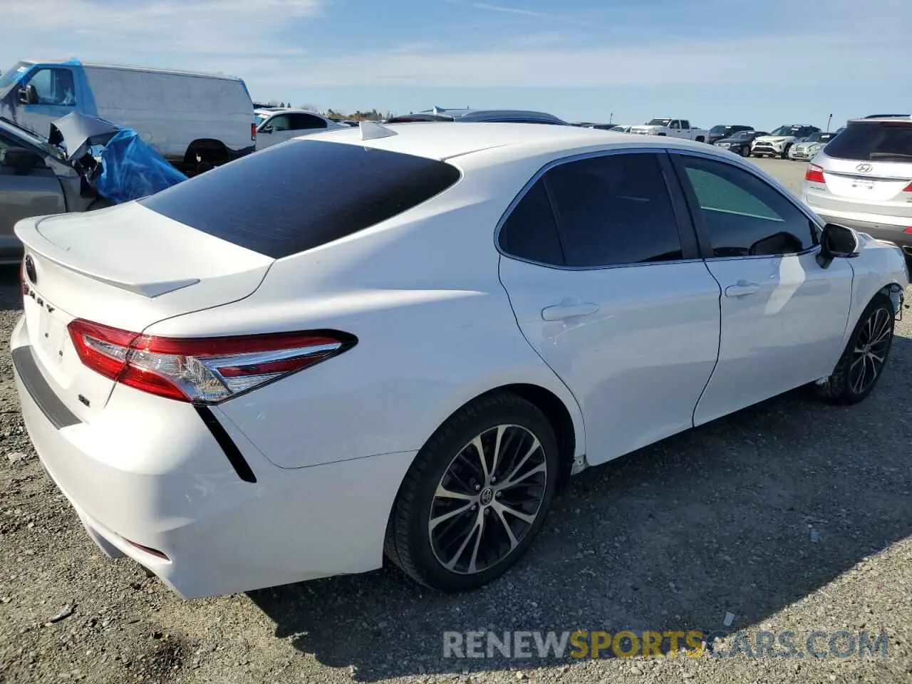 3 Photograph of a damaged car 4T1J11AK8LU962045 TOYOTA CAMRY 2020