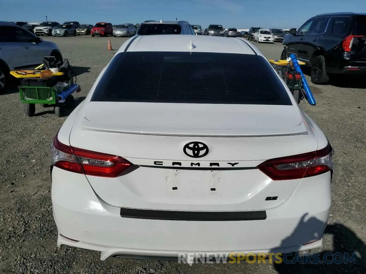 6 Photograph of a damaged car 4T1J11AK8LU962045 TOYOTA CAMRY 2020