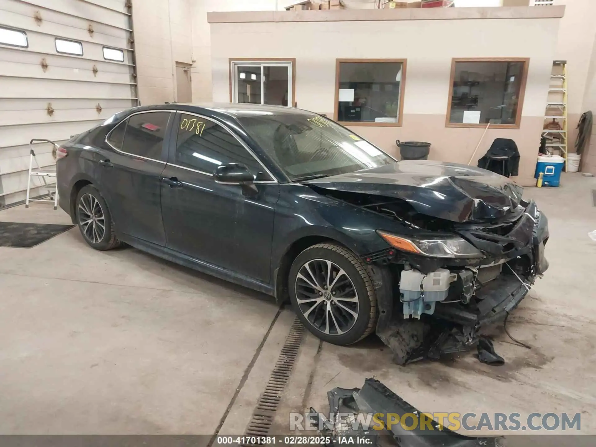 1 Photograph of a damaged car 4T1J11AK9LU864660 TOYOTA CAMRY 2020
