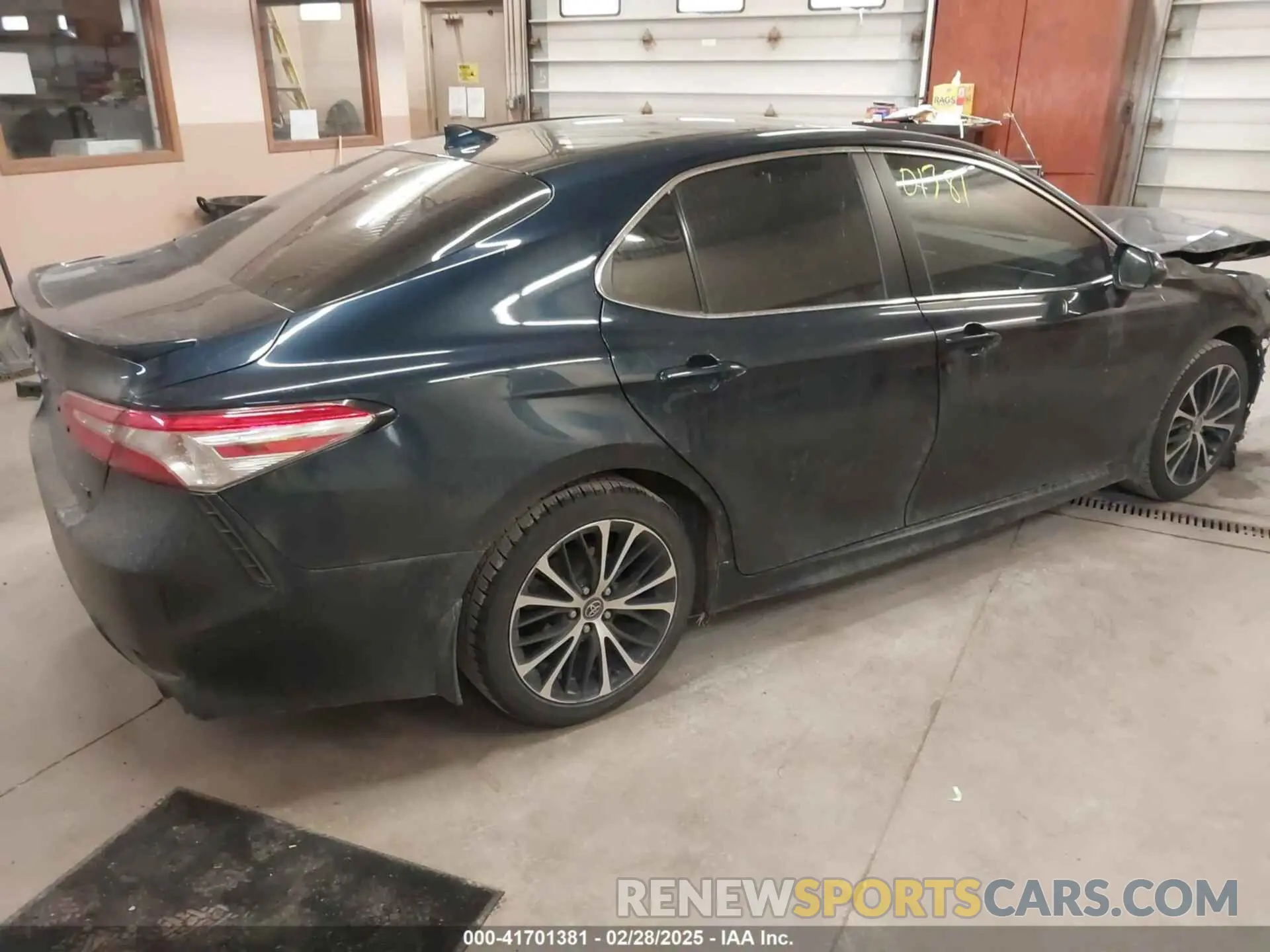 4 Photograph of a damaged car 4T1J11AK9LU864660 TOYOTA CAMRY 2020