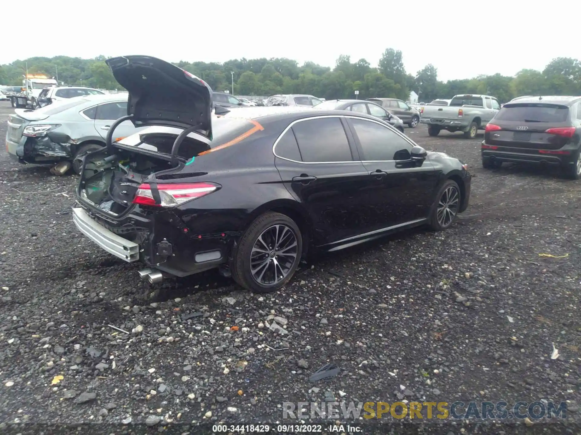 4 Photograph of a damaged car 4T1J11AKXLU377399 TOYOTA CAMRY 2020