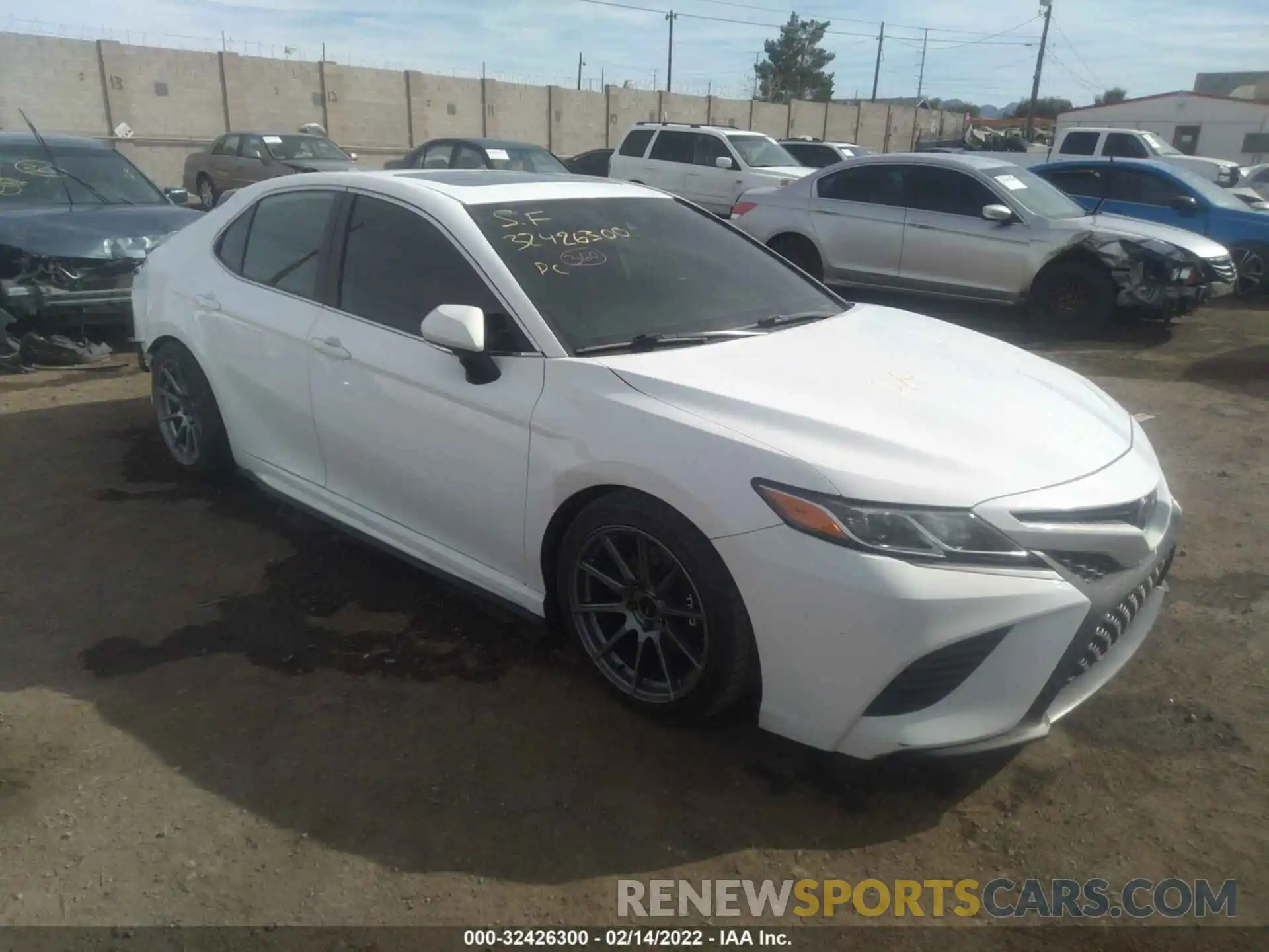 1 Photograph of a damaged car 4T1J11AKXLU925918 TOYOTA CAMRY 2020