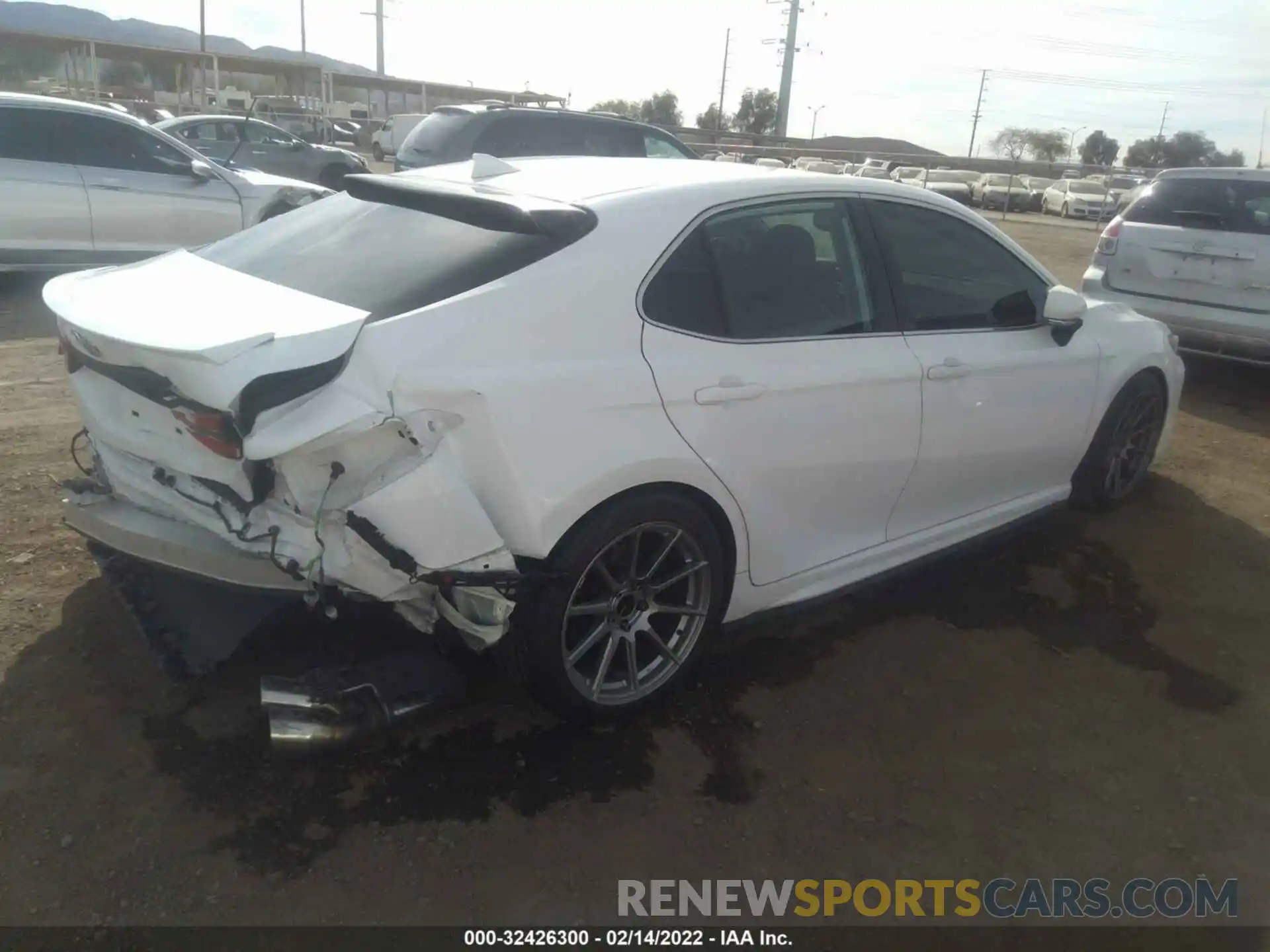 4 Photograph of a damaged car 4T1J11AKXLU925918 TOYOTA CAMRY 2020