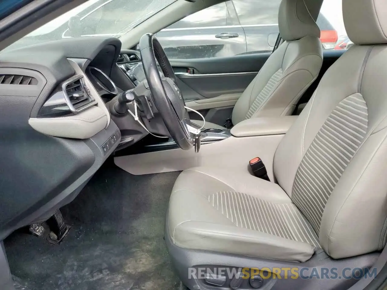 7 Photograph of a damaged car 4T1J11AKXLU986542 TOYOTA CAMRY 2020