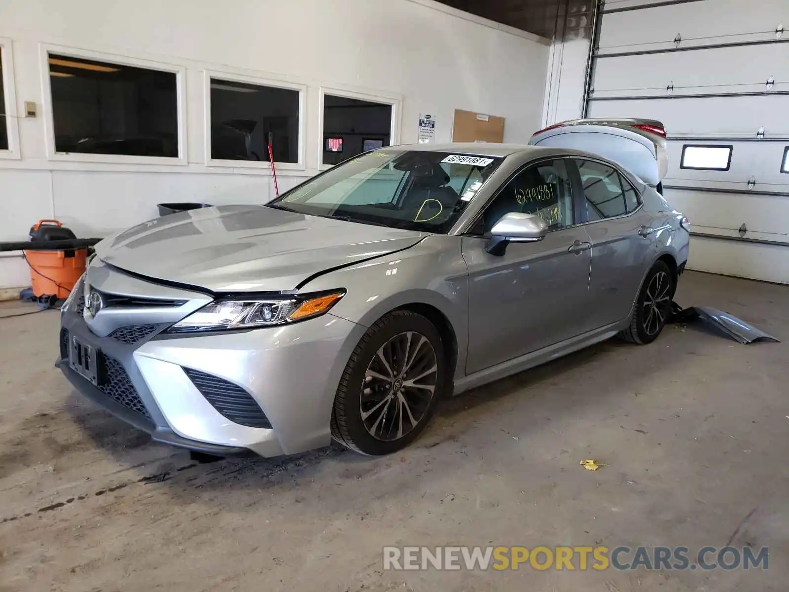 2 Photograph of a damaged car 4T1J11BK5LU011719 TOYOTA CAMRY 2020