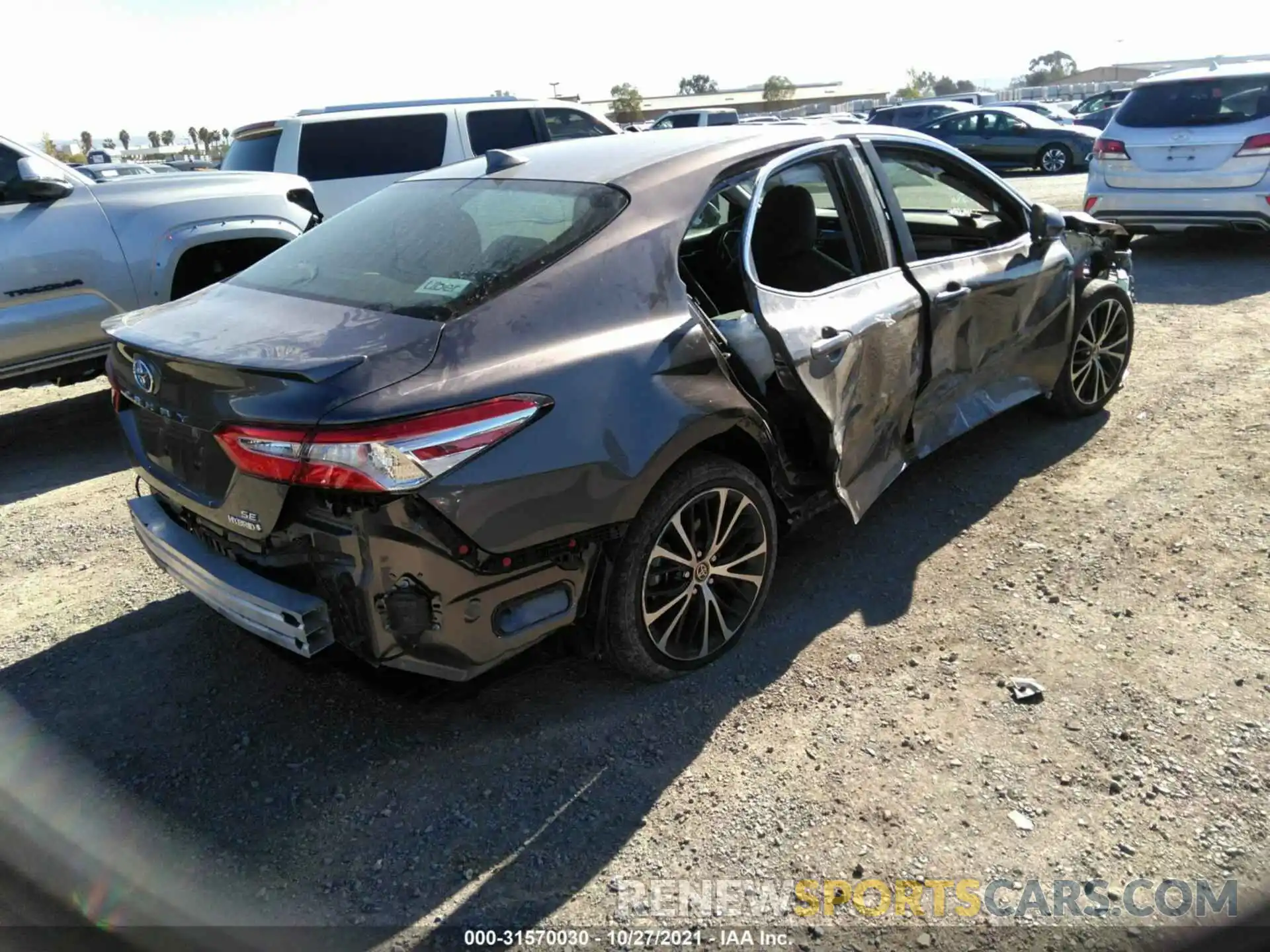 4 Photograph of a damaged car 4T1J31AK1LU014080 TOYOTA CAMRY 2020