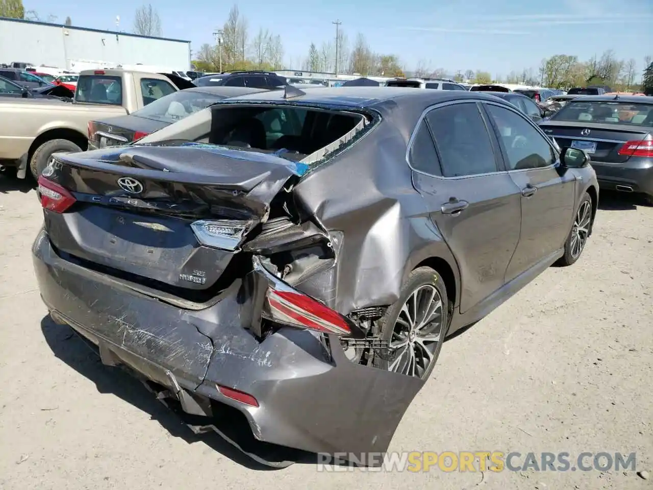 4 Photograph of a damaged car 4T1J31AK1LU529659 TOYOTA CAMRY 2020