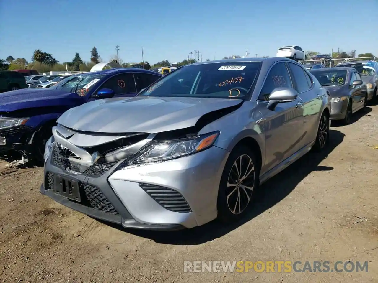 2 Photograph of a damaged car 4T1J31AK1LU533100 TOYOTA CAMRY 2020