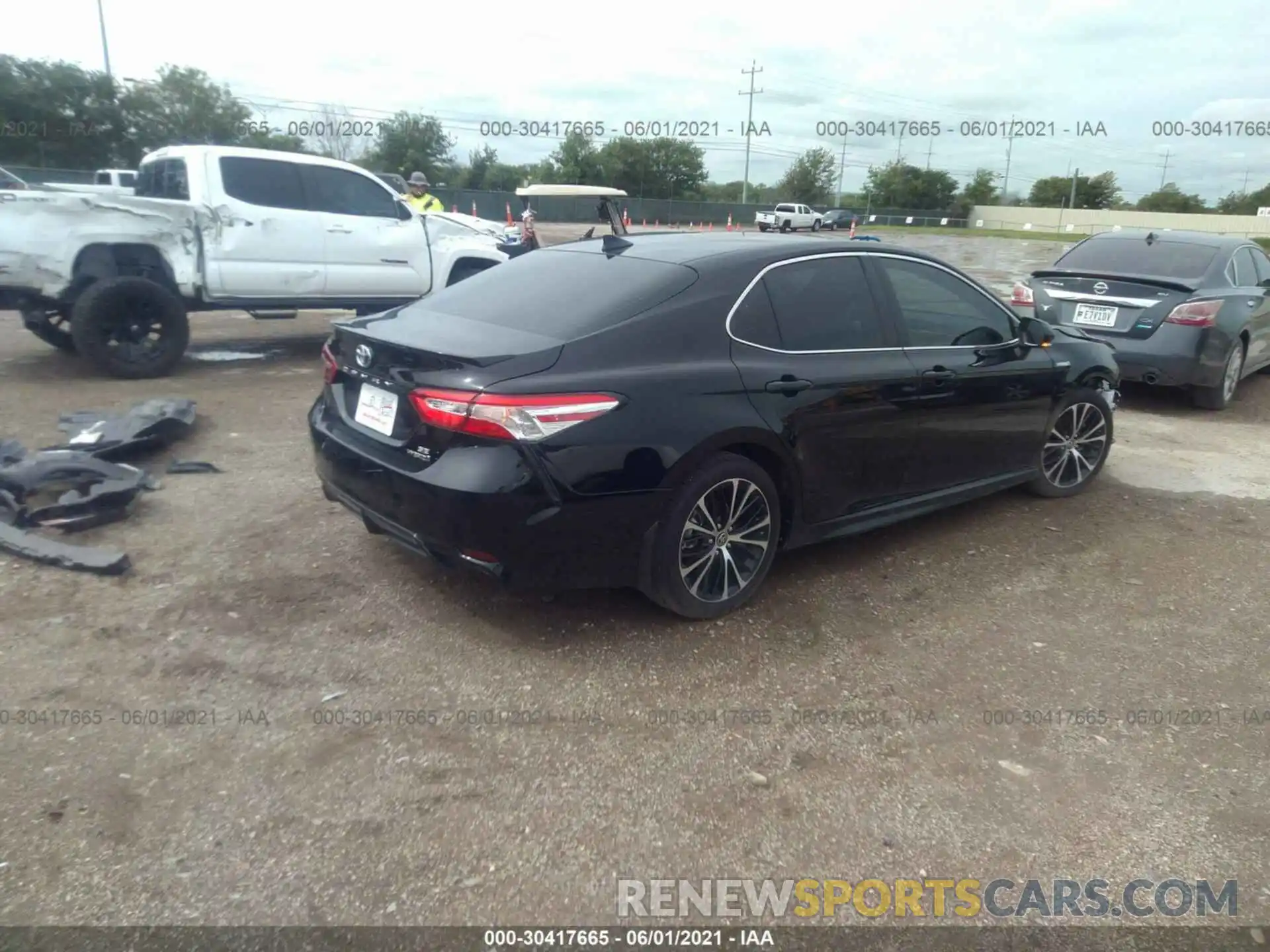 4 Photograph of a damaged car 4T1J31AK1LU535848 TOYOTA CAMRY 2020