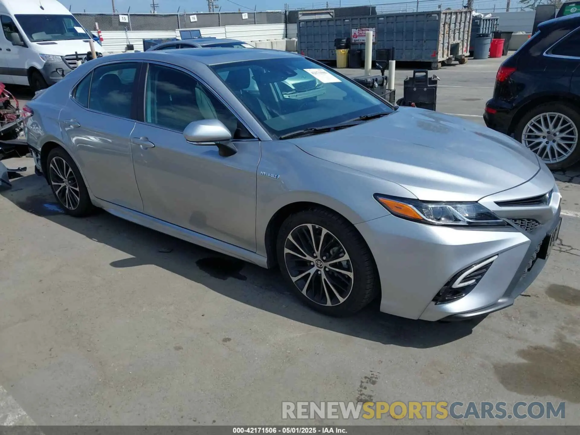 1 Photograph of a damaged car 4T1J31AK1LU537051 TOYOTA CAMRY 2020