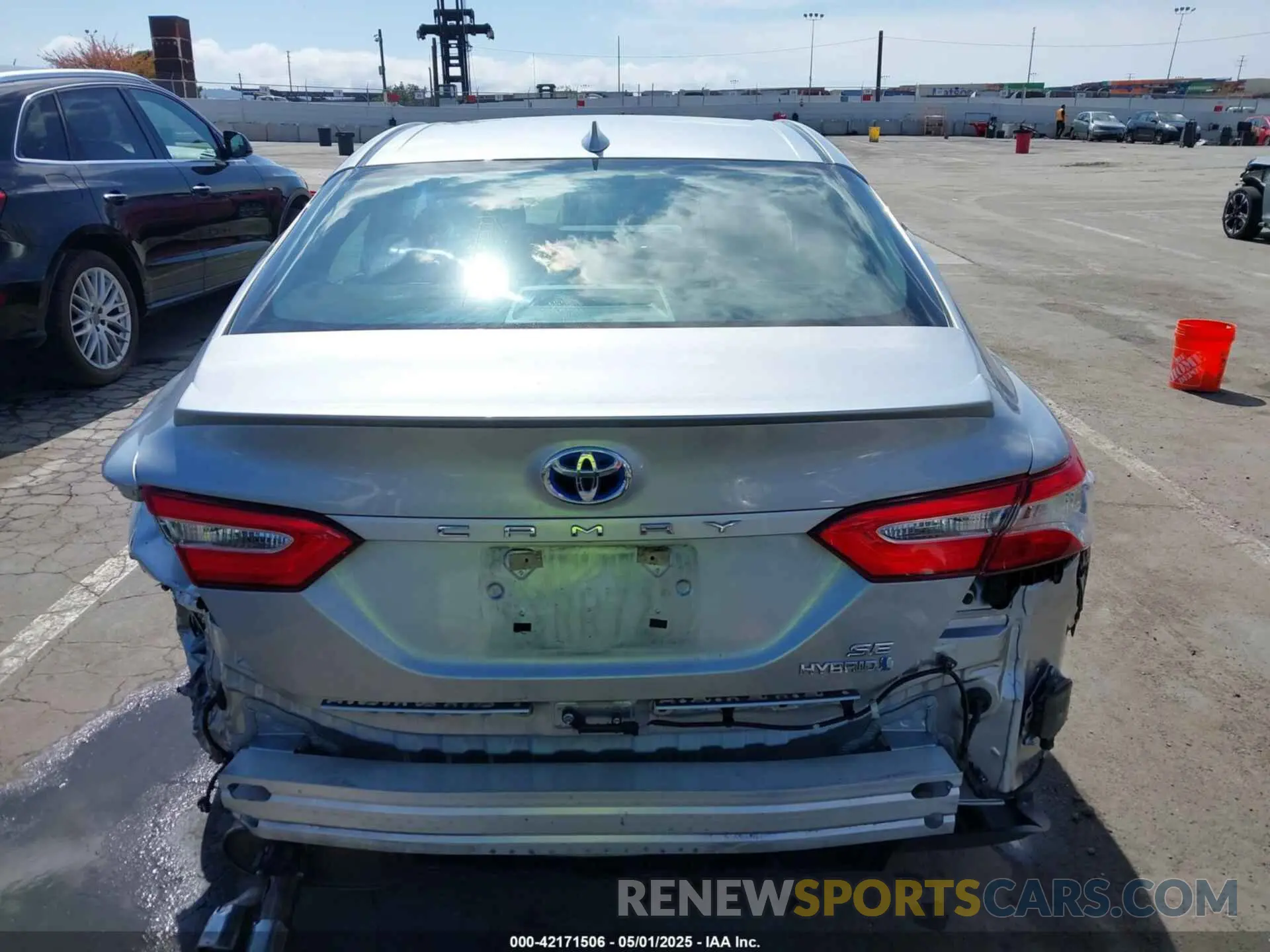 16 Photograph of a damaged car 4T1J31AK1LU537051 TOYOTA CAMRY 2020
