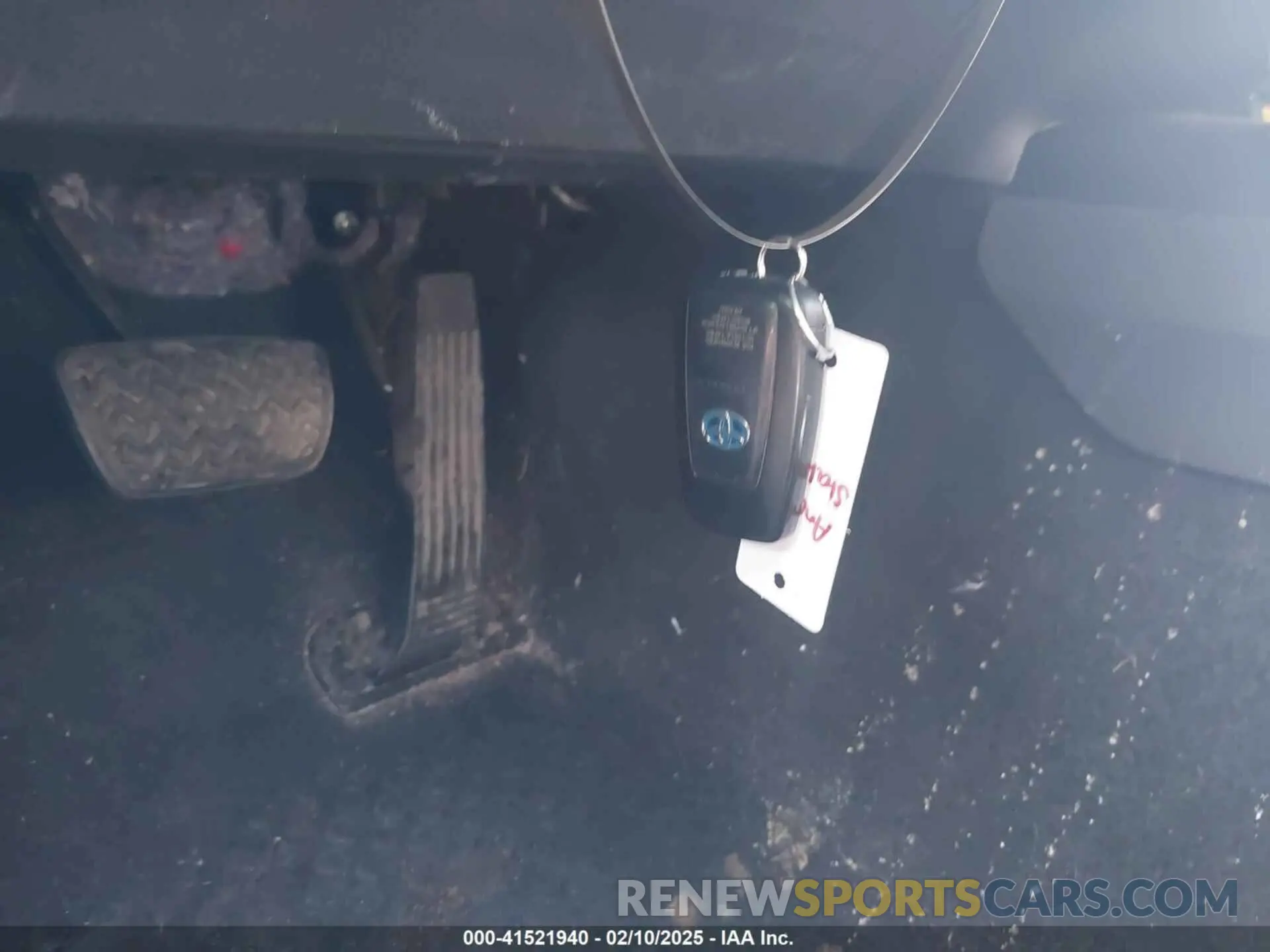 11 Photograph of a damaged car 4T1J31AK2LU543375 TOYOTA CAMRY 2020