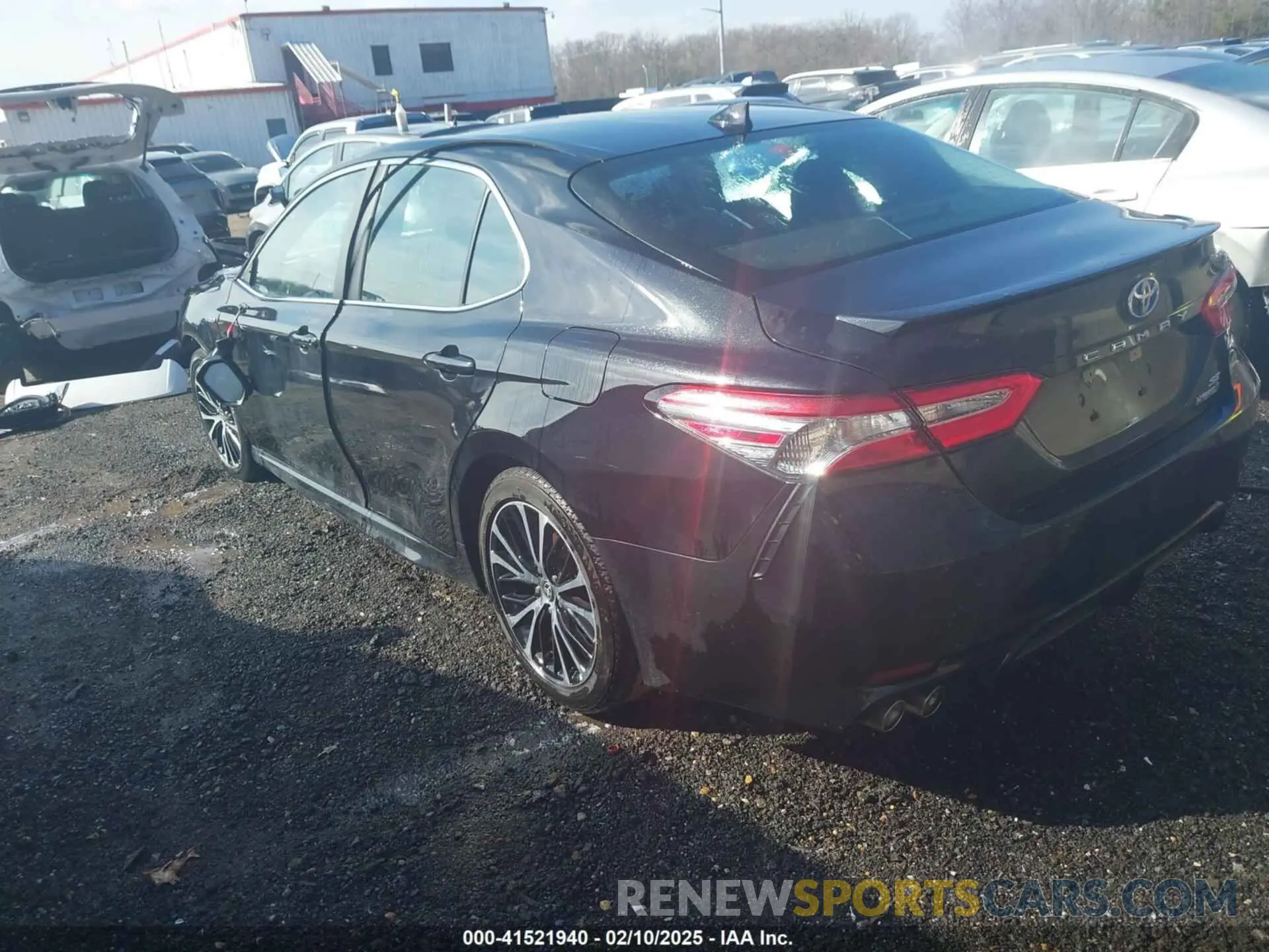 3 Photograph of a damaged car 4T1J31AK2LU543375 TOYOTA CAMRY 2020