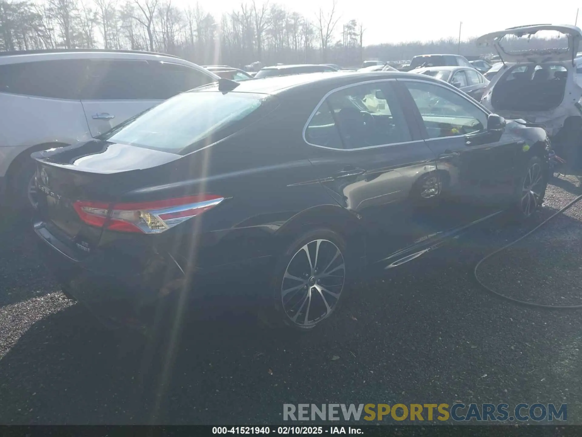 4 Photograph of a damaged car 4T1J31AK2LU543375 TOYOTA CAMRY 2020