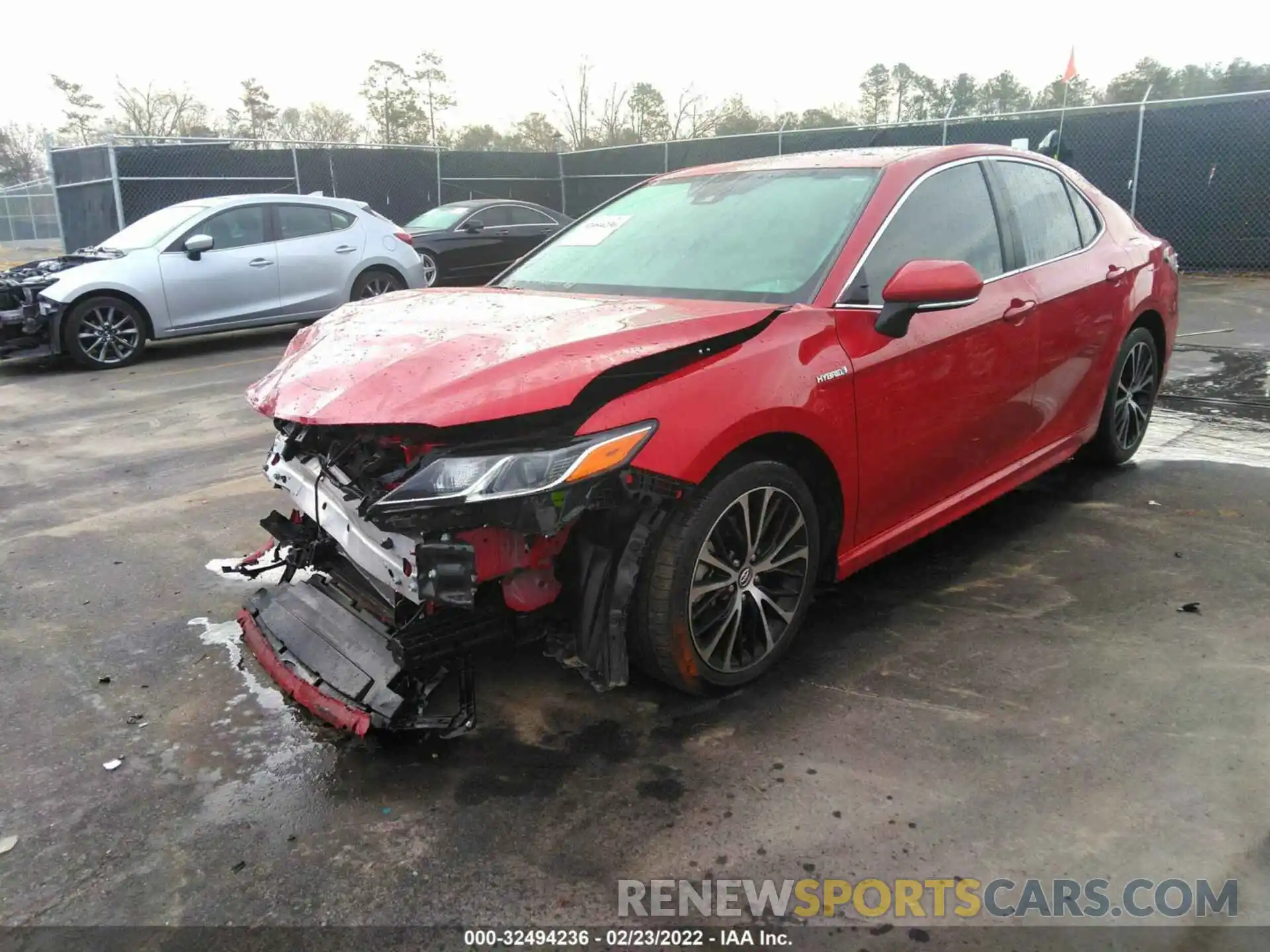 2 Photograph of a damaged car 4T1J31AK3LU009978 TOYOTA CAMRY 2020