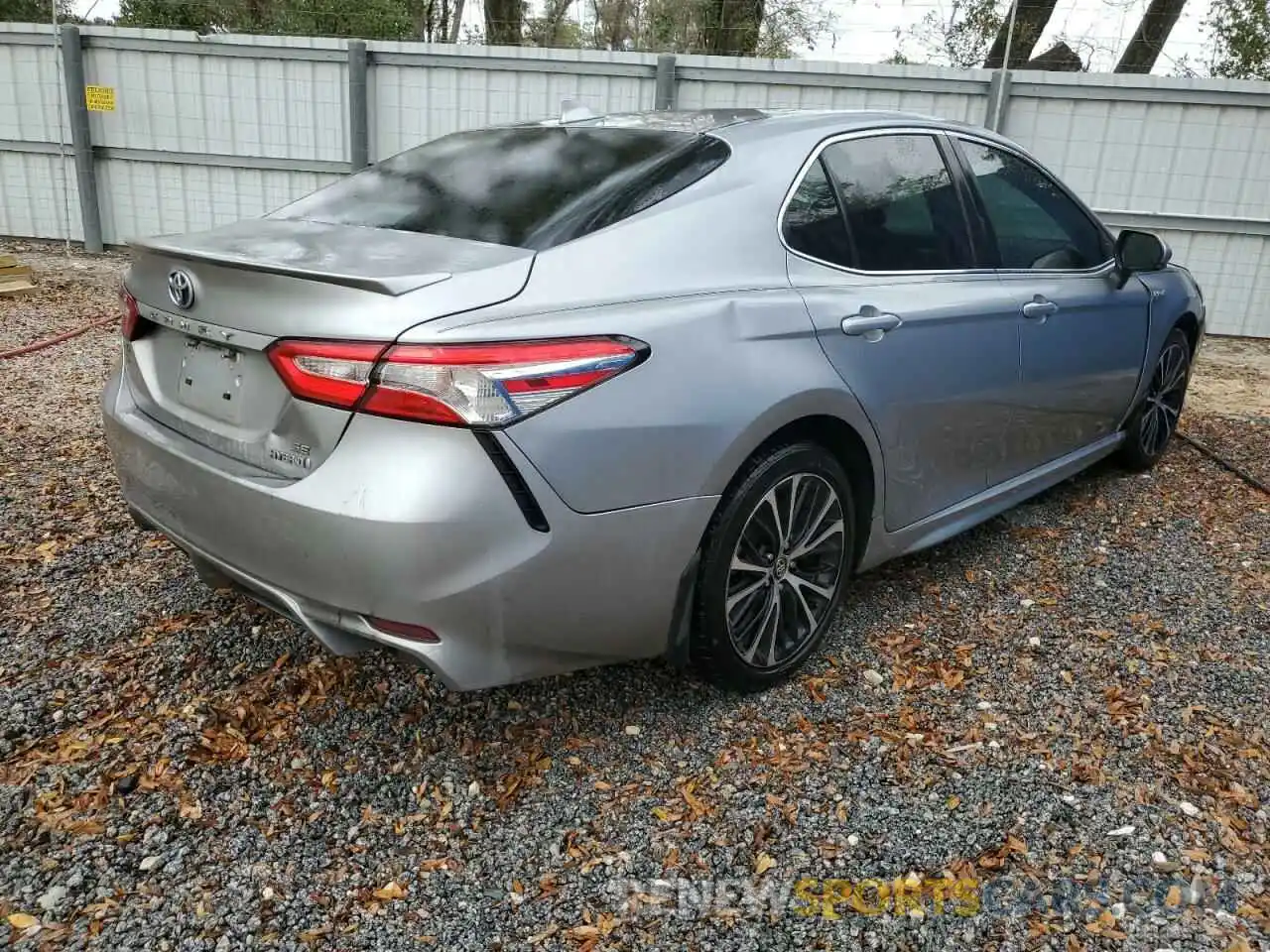 3 Photograph of a damaged car 4T1J31AK3LU011827 TOYOTA CAMRY 2020