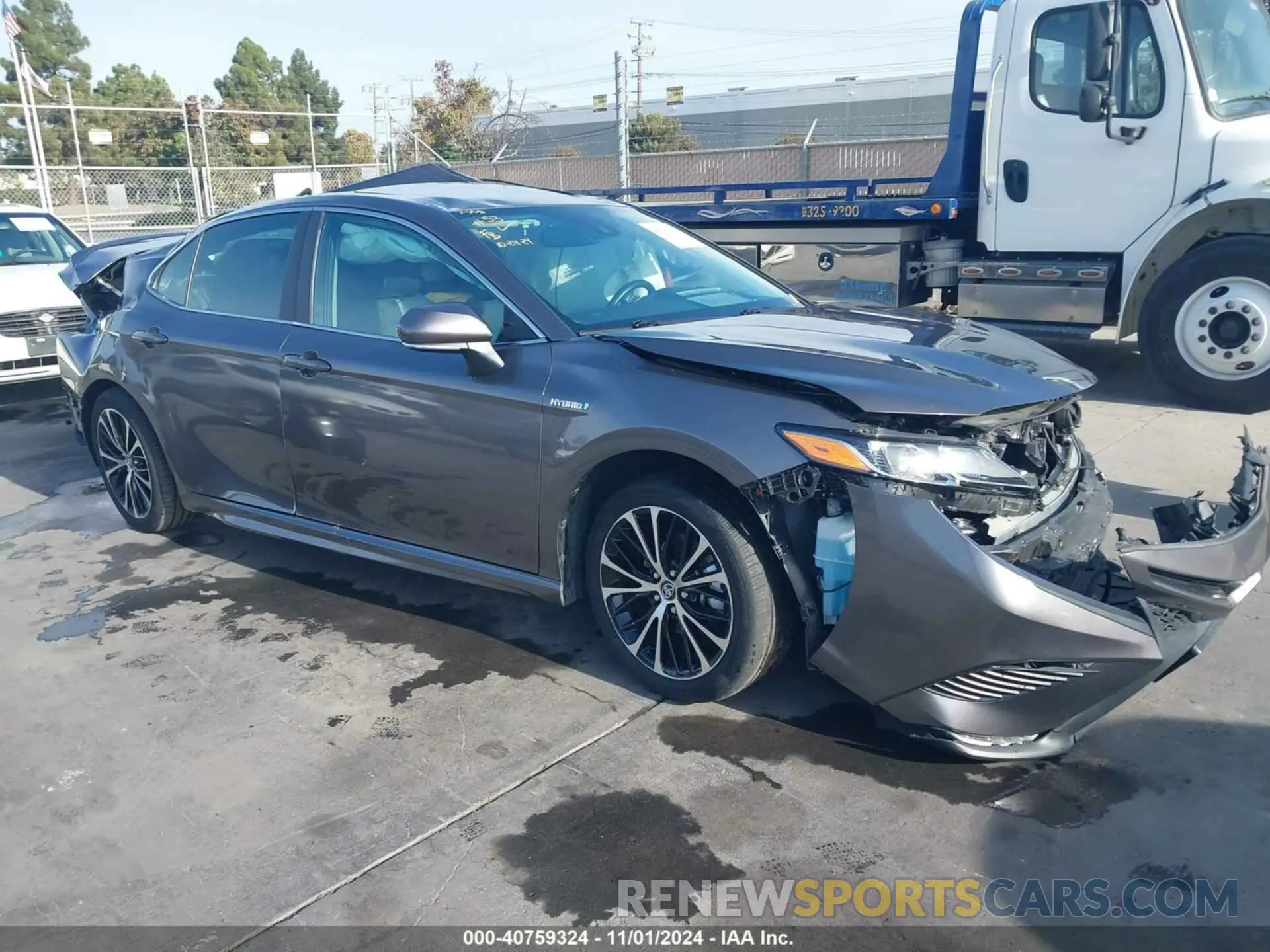 1 Photograph of a damaged car 4T1J31AK3LU523085 TOYOTA CAMRY 2020