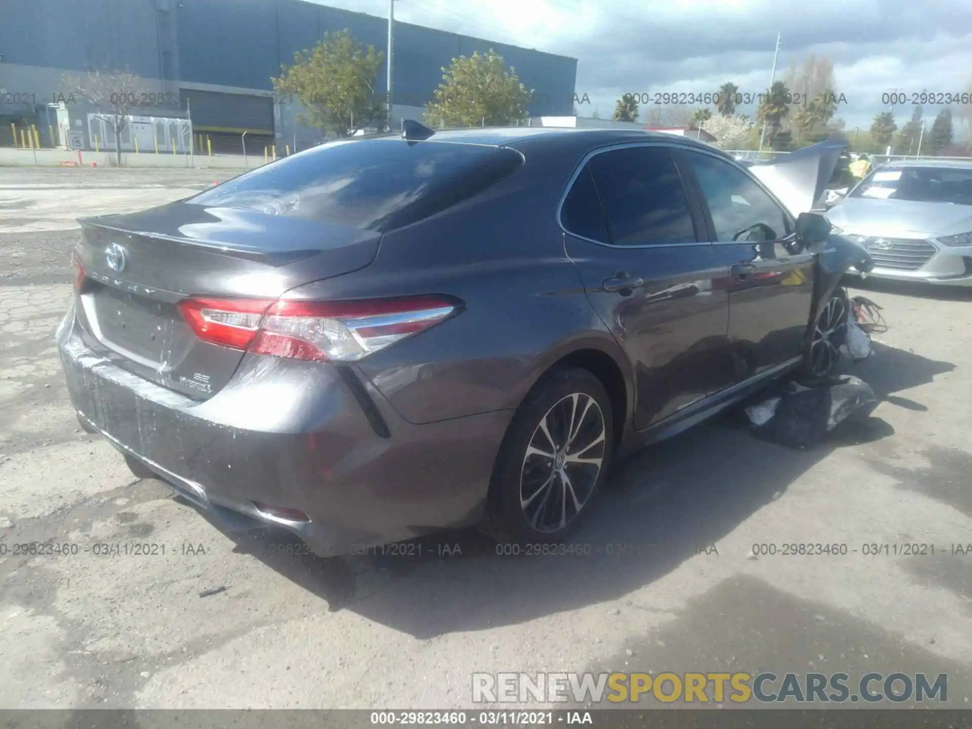 4 Photograph of a damaged car 4T1J31AK3LU524351 TOYOTA CAMRY 2020