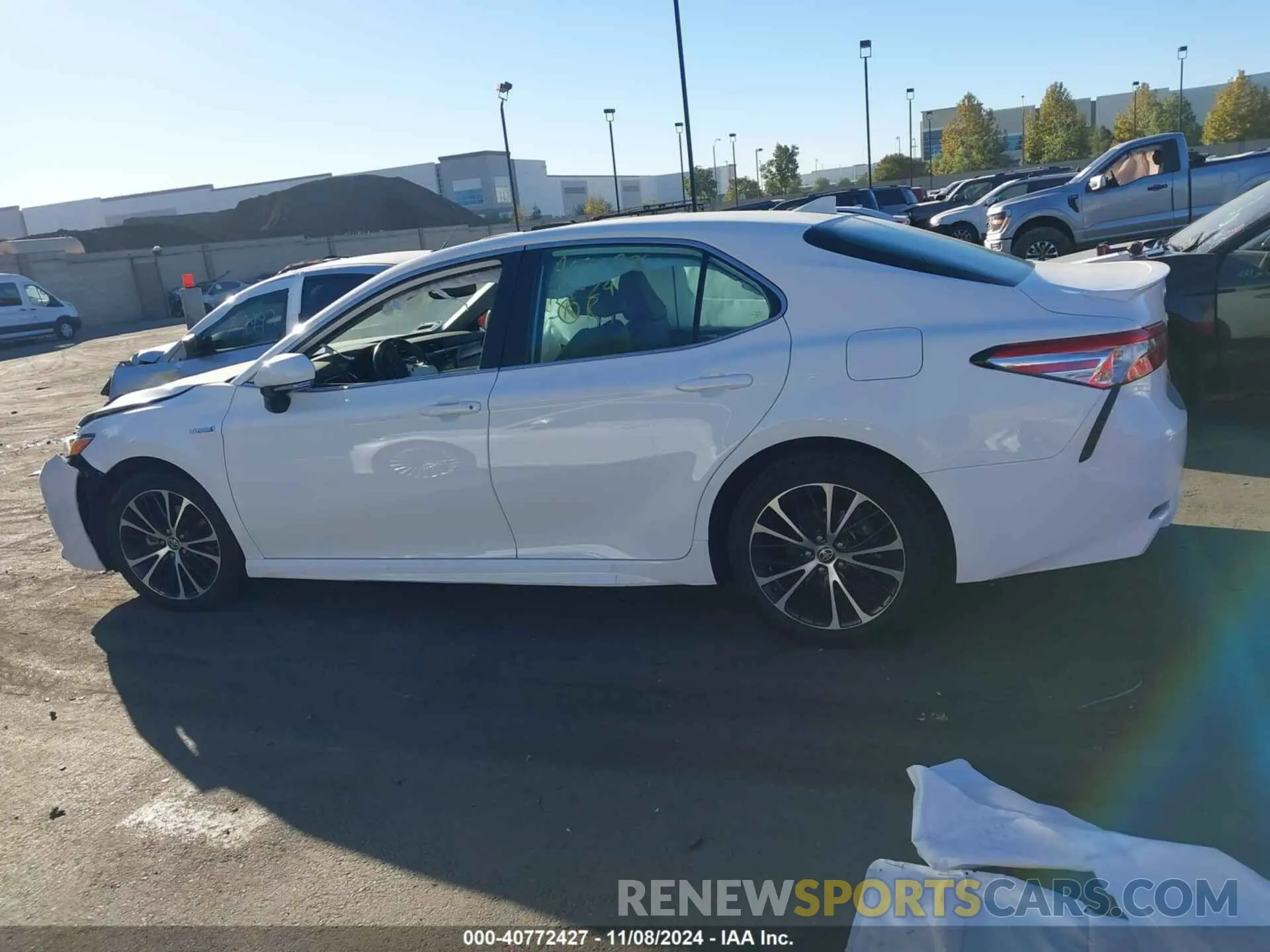 13 Photograph of a damaged car 4T1J31AK3LU534569 TOYOTA CAMRY 2020